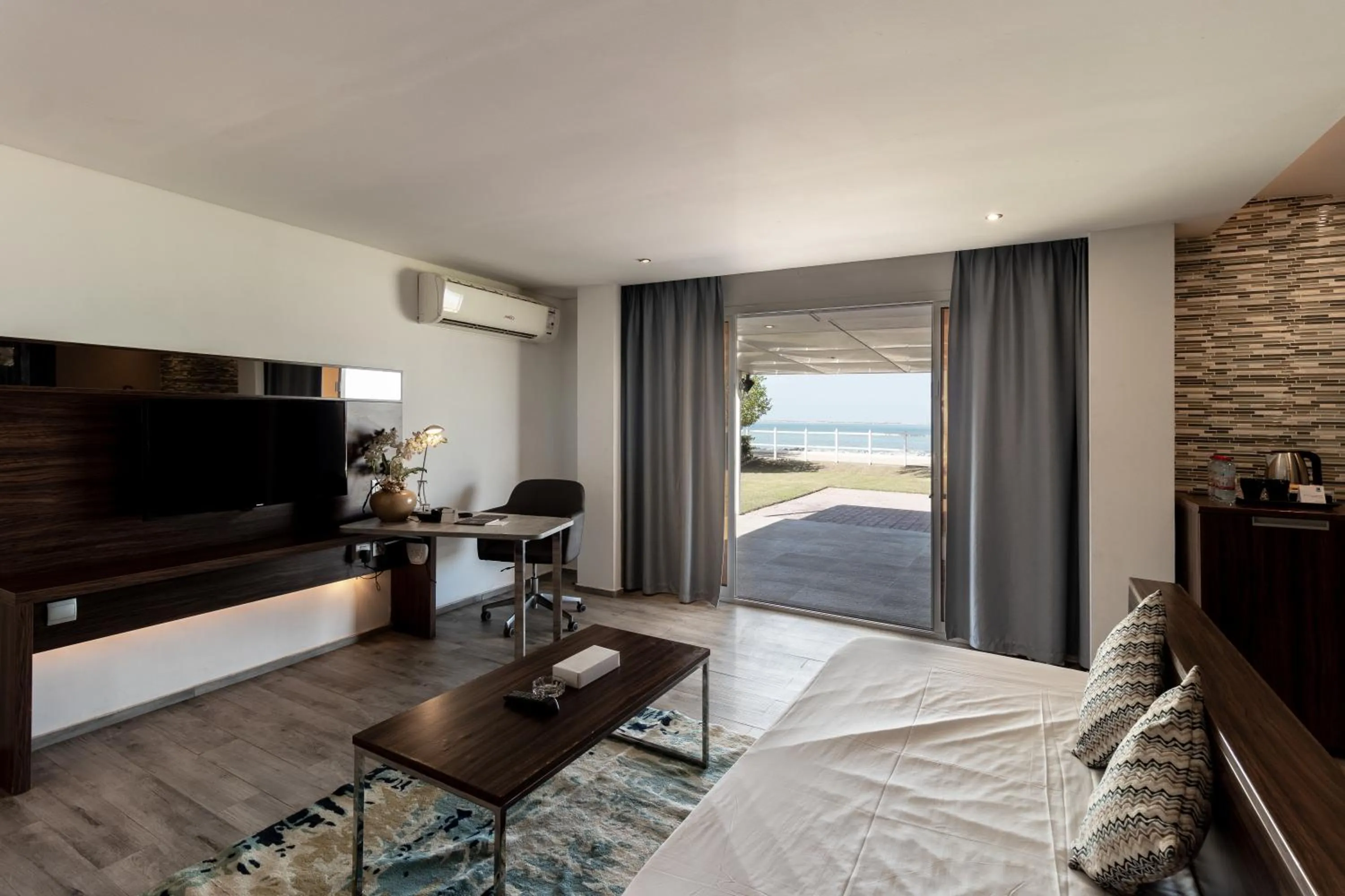 Living room, Bed in Barracuda Resort