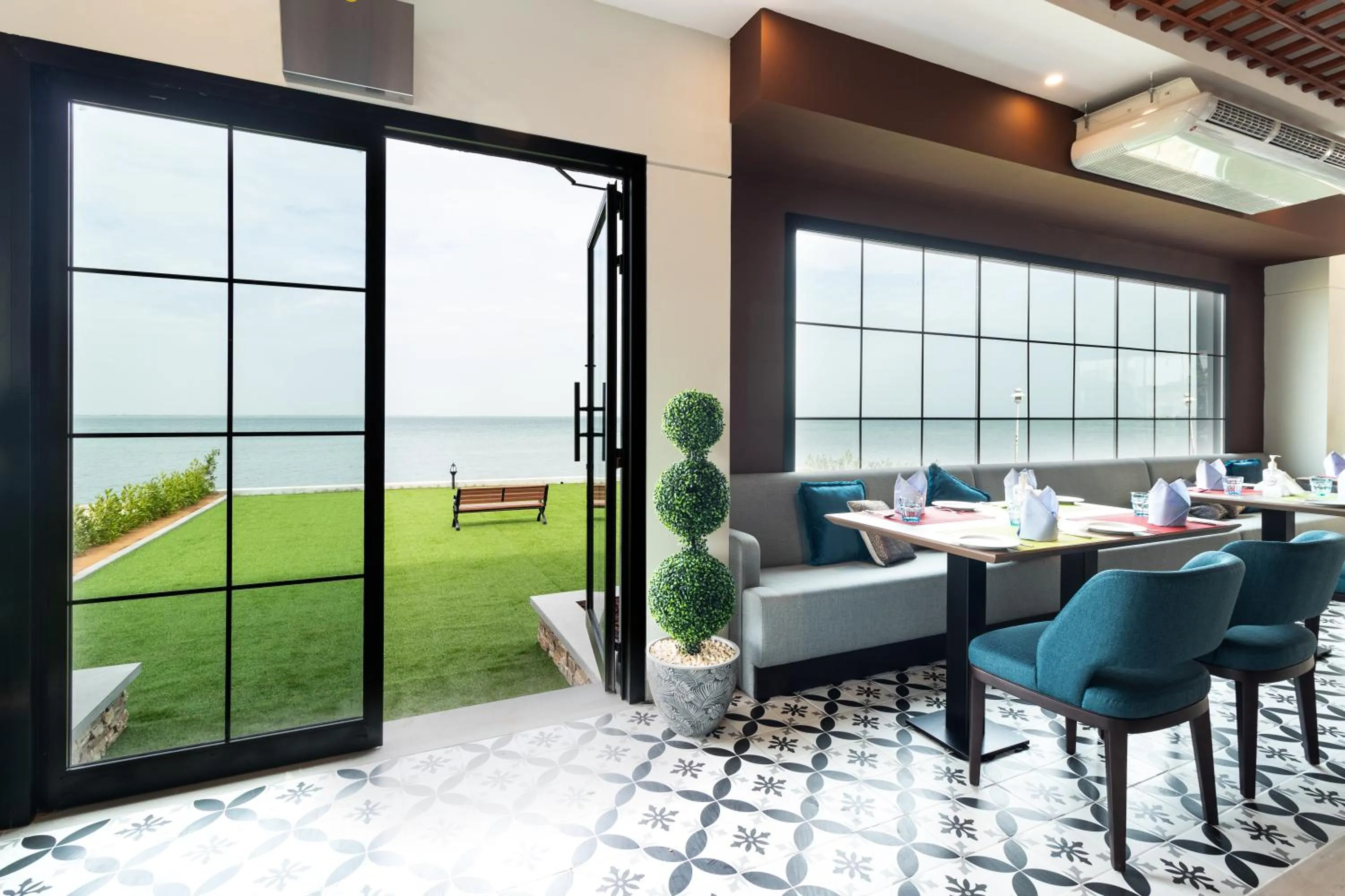 Restaurant/places to eat in Barracuda Resort