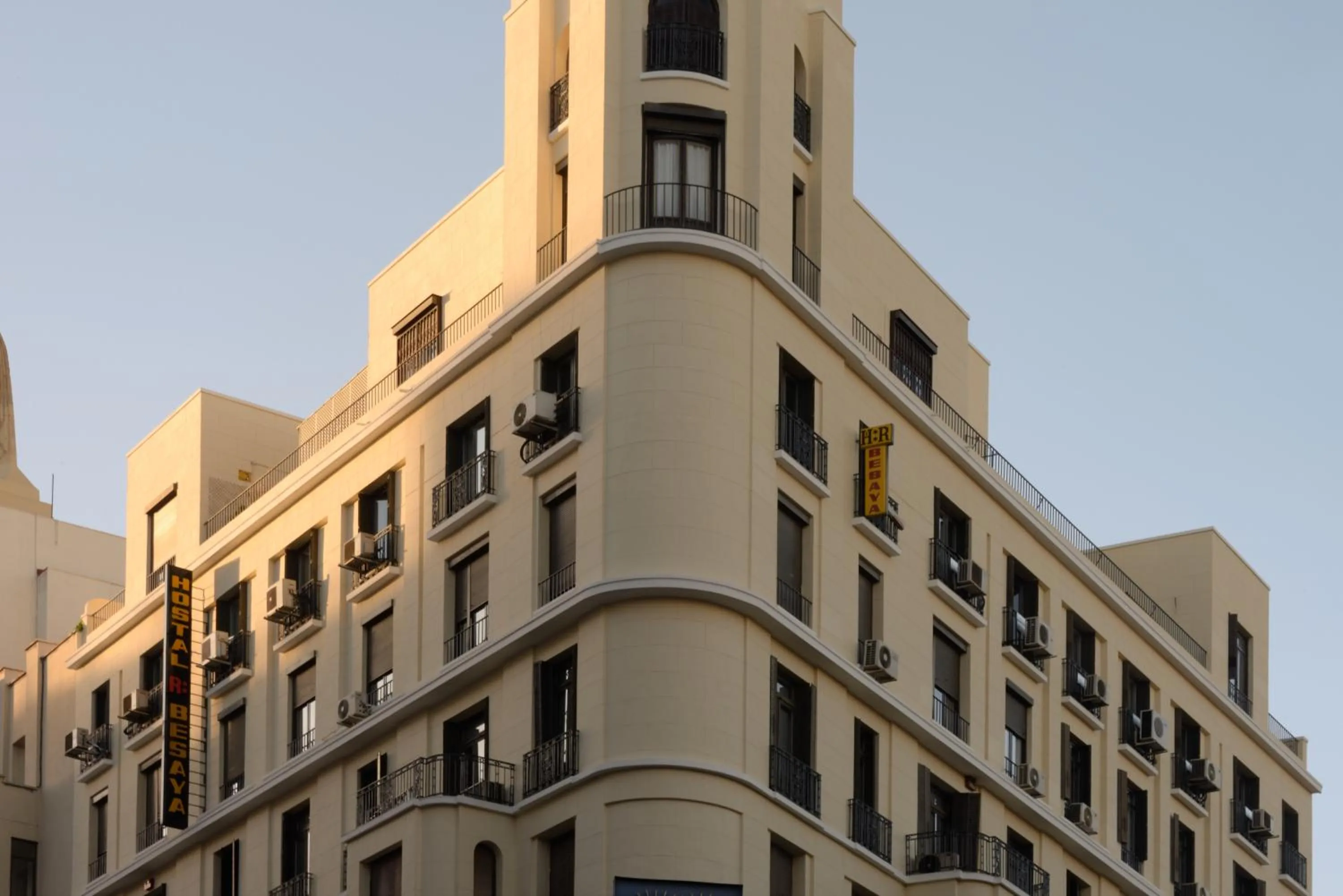 Property building in Hostal Besaya