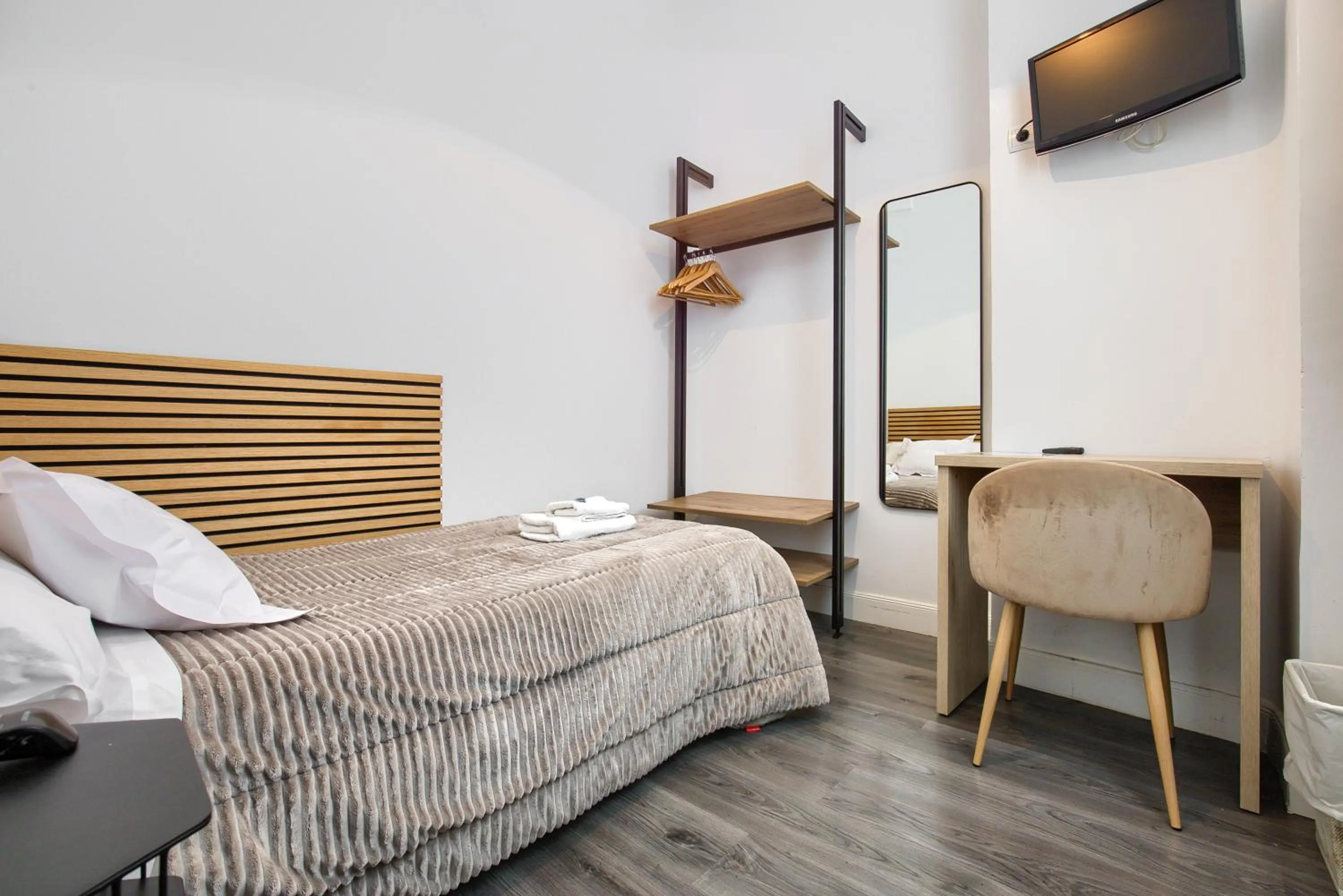 Photo of the whole room, Bed in Hostal Besaya