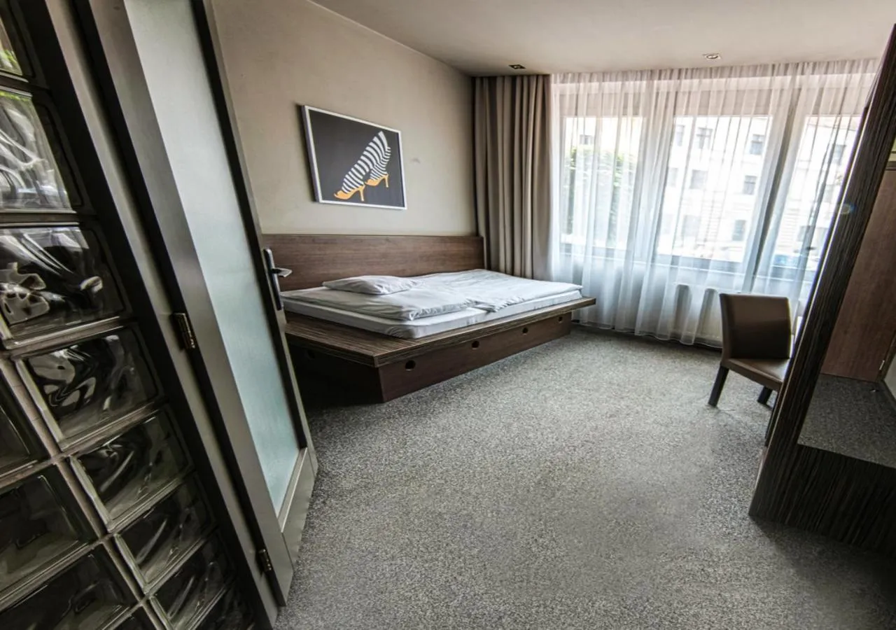 Bedroom, Bed in Pension Horse Inn