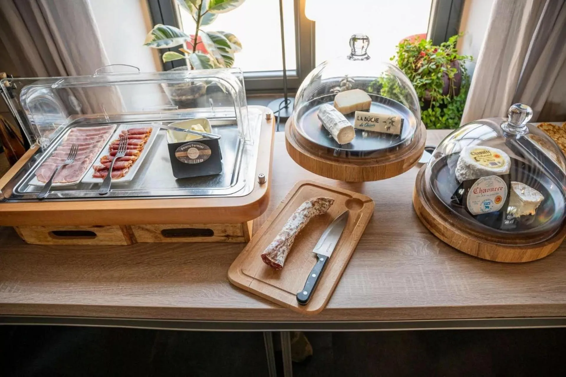 Breakfast in Logis Hostellerie la Chaumière