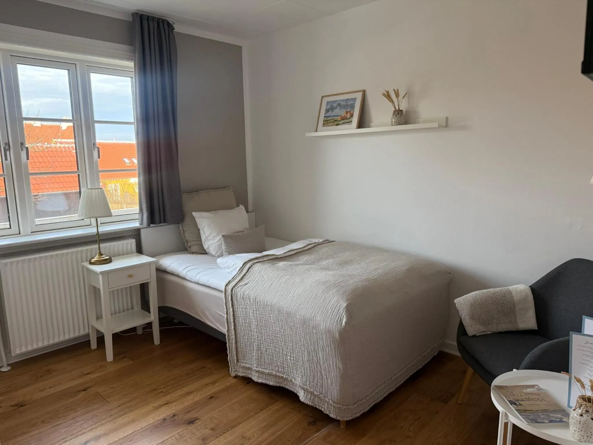 Property building, Bed in Hotel Strandly Skagen