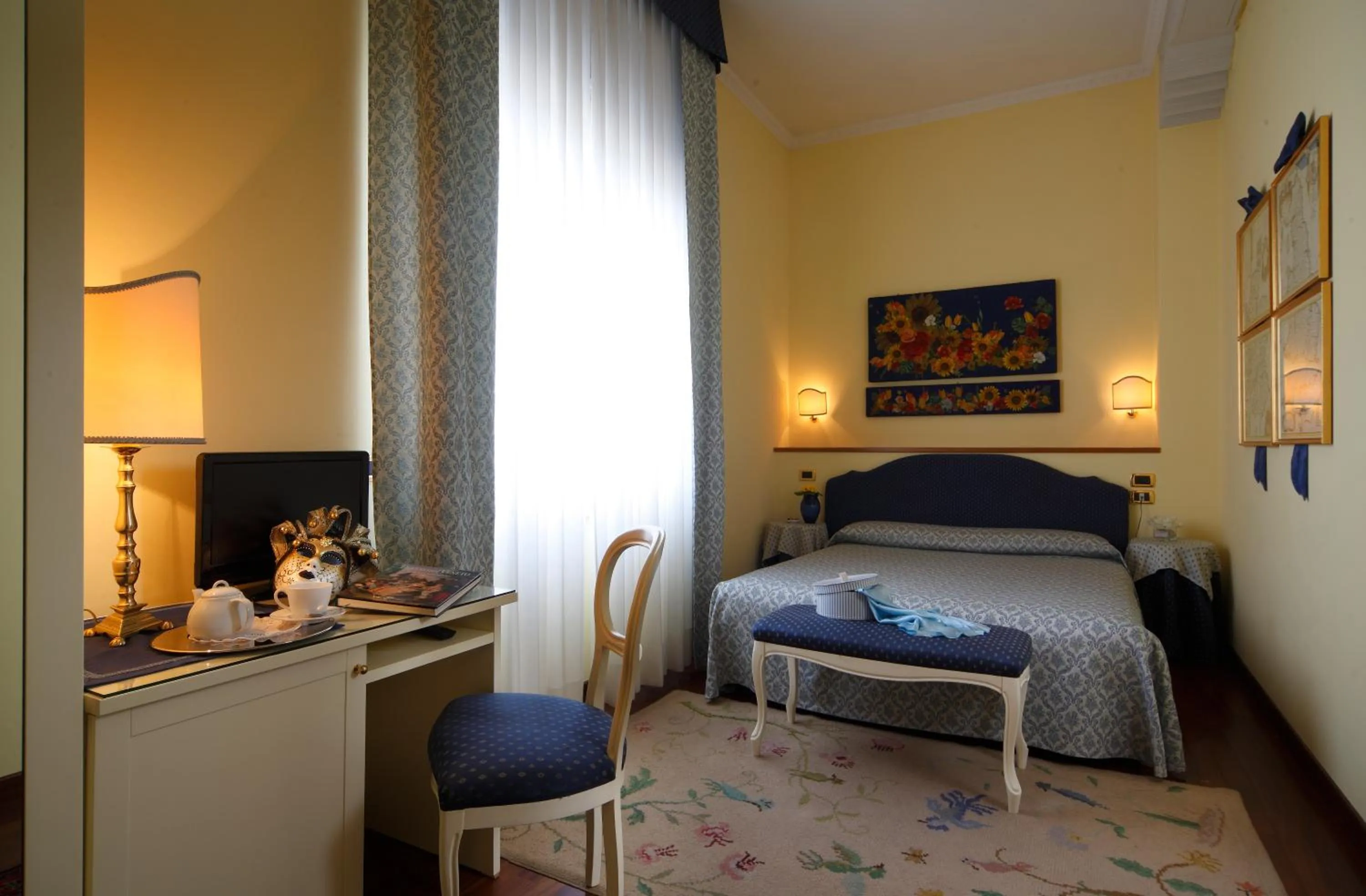 Bedroom, Bed in Casa Villa Gardenia - Venice