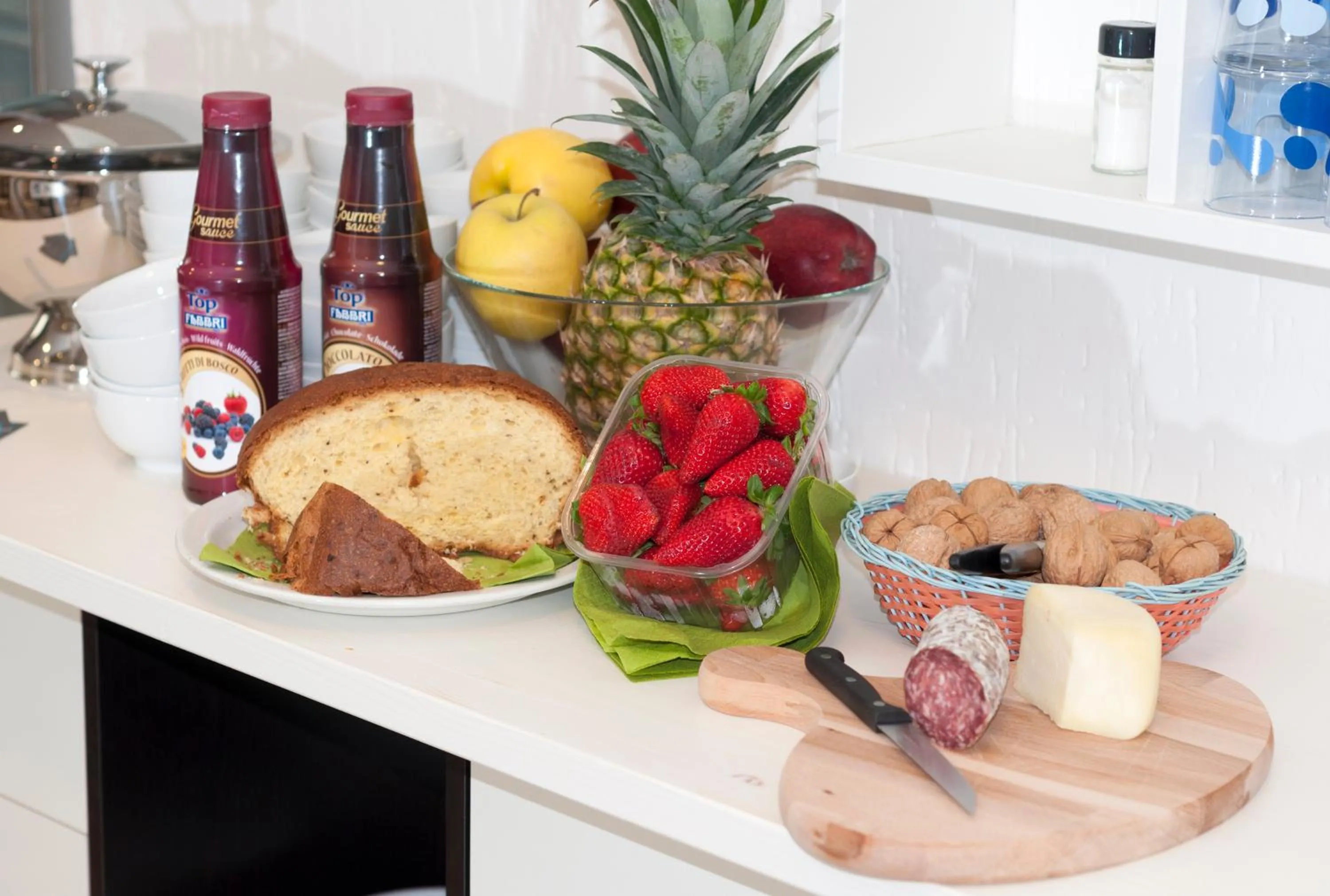 Restaurant/places to eat in Hotel Ave