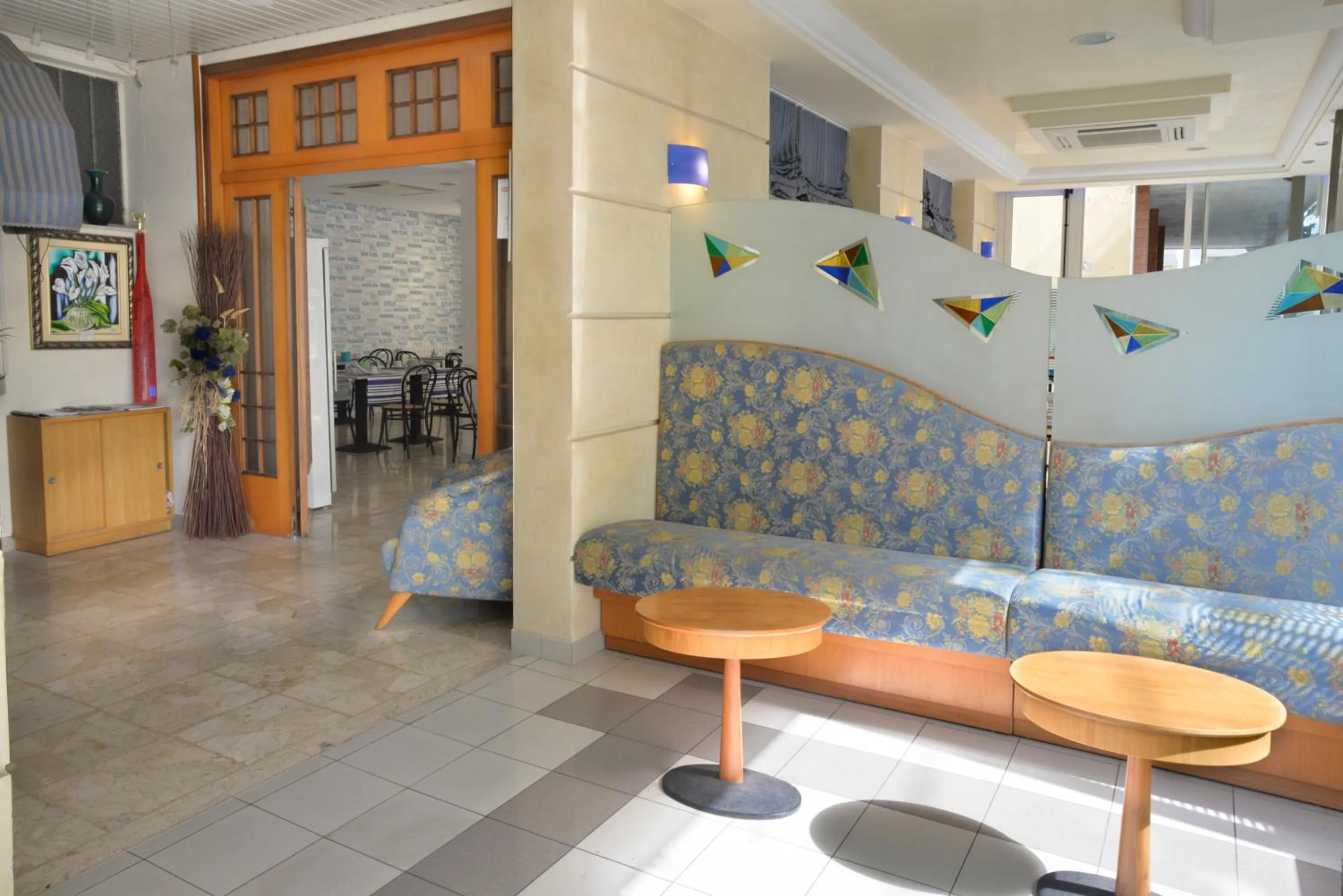 Communal lounge/ TV room in Hotel Ave