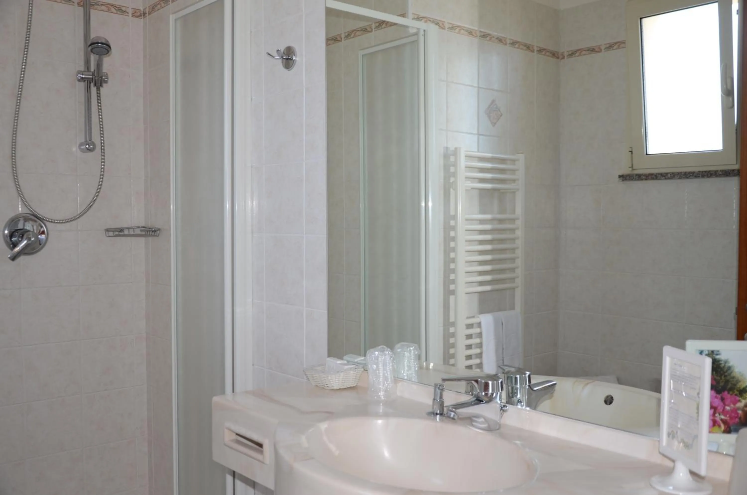 Bathroom in Hotel Londra