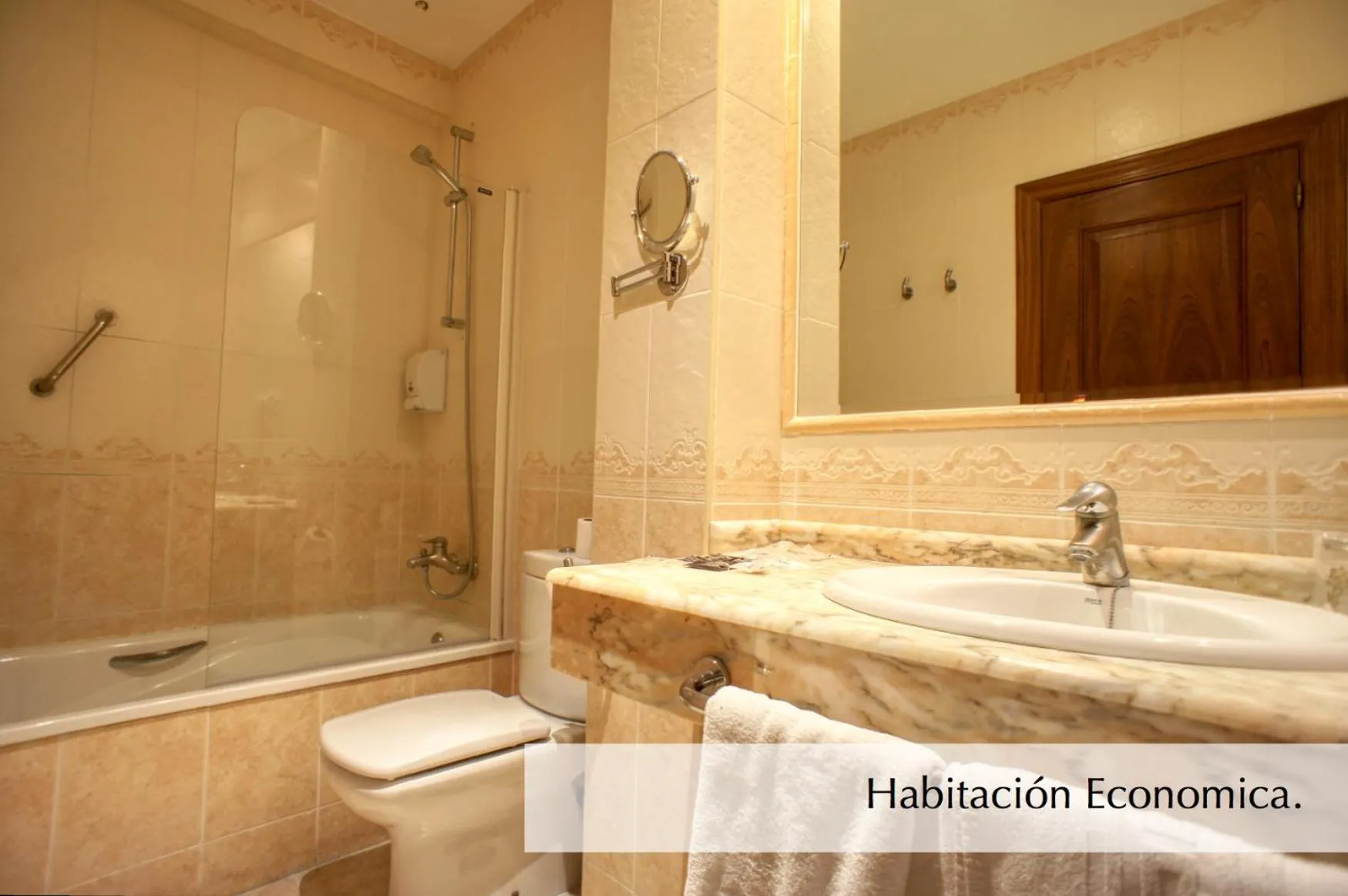Bathroom in Hotel Montermoso