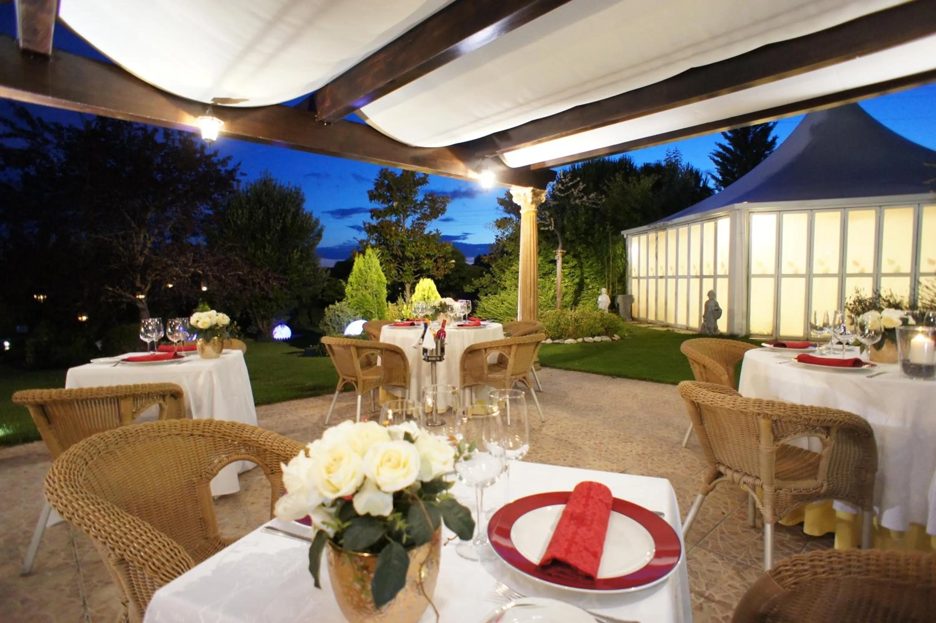 Restaurant/places to eat in Hotel Montermoso