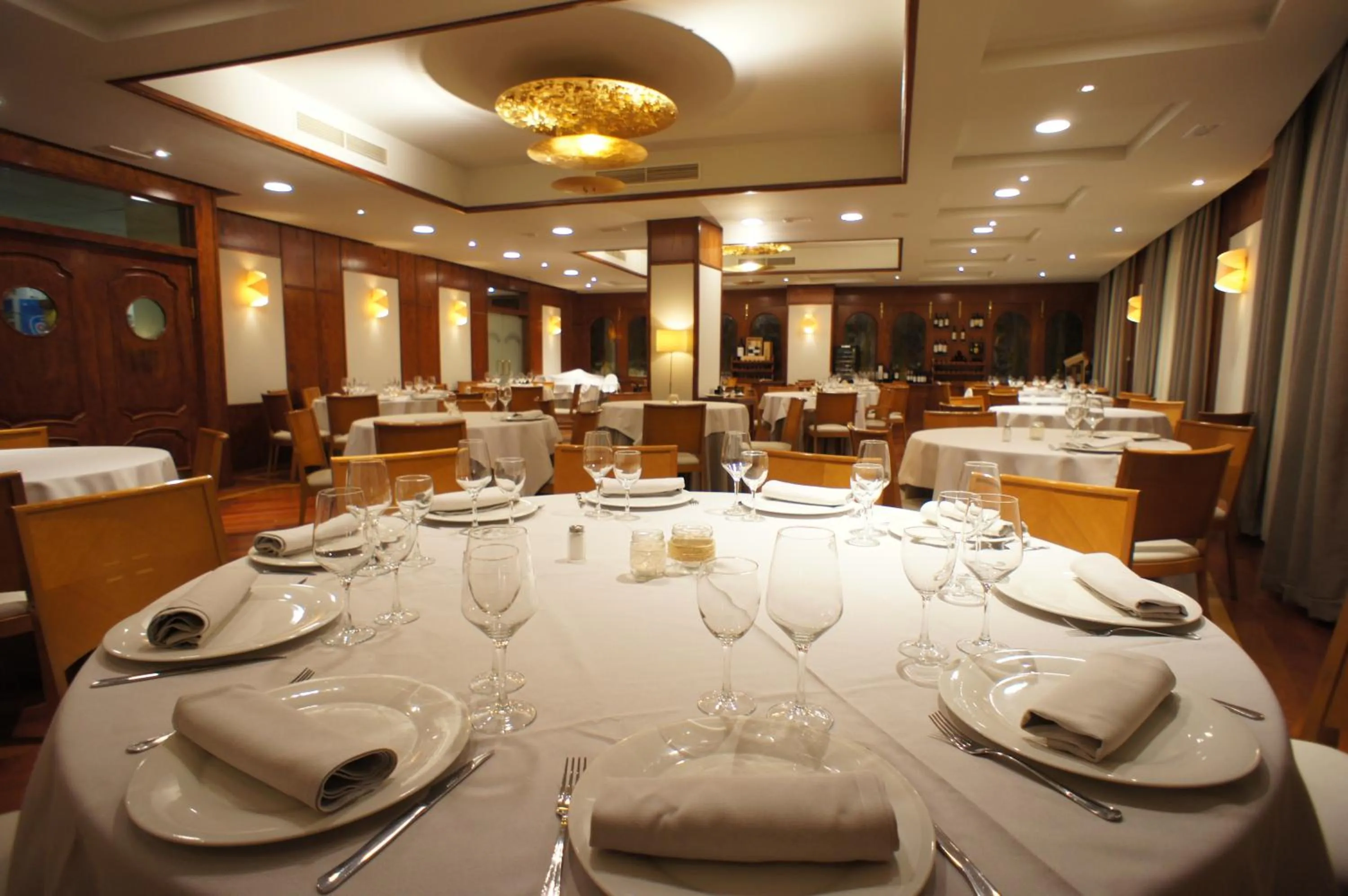 Restaurant/places to eat in Hotel Montermoso