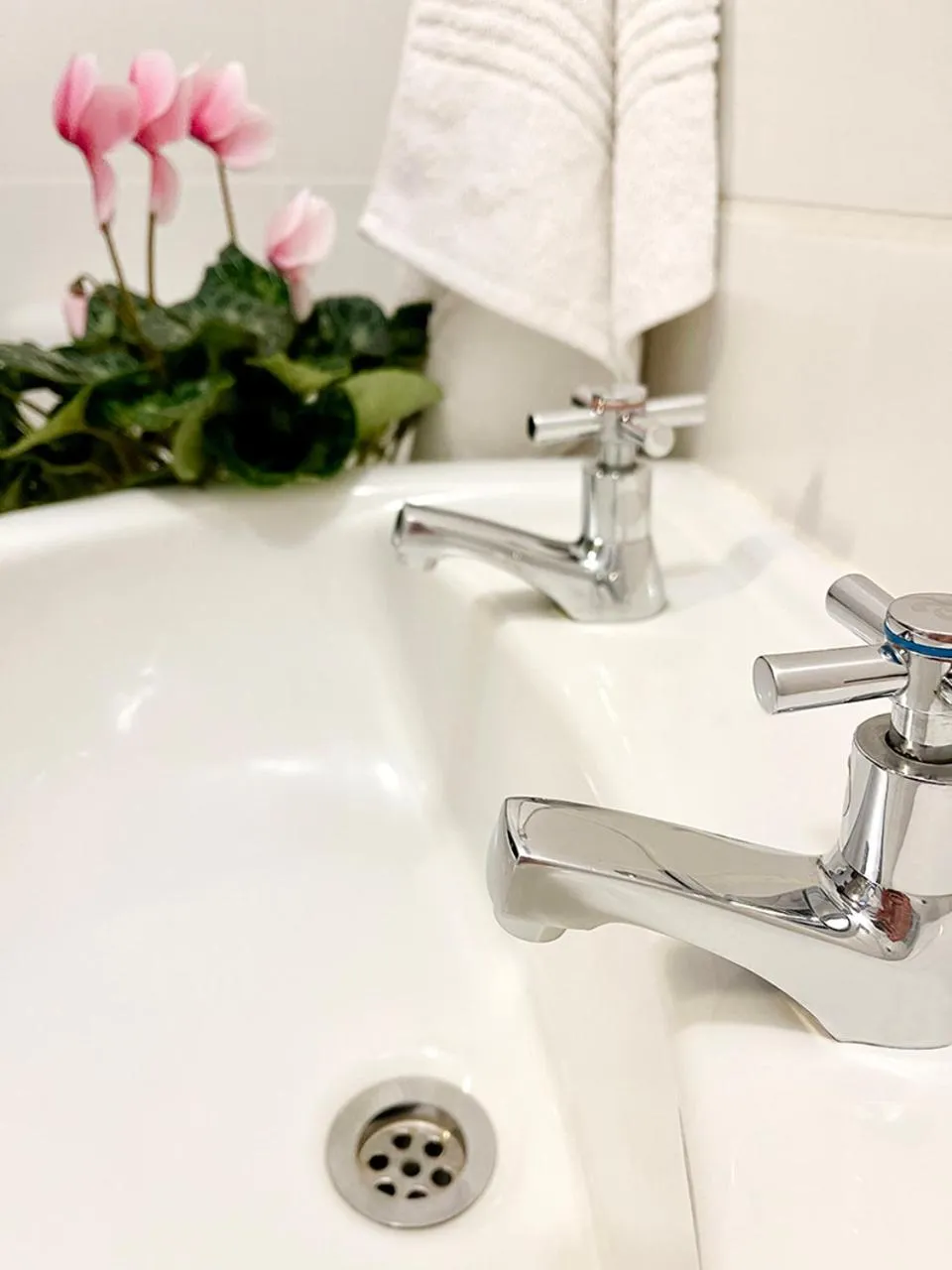 Bathroom in Village Lodge Harrismith