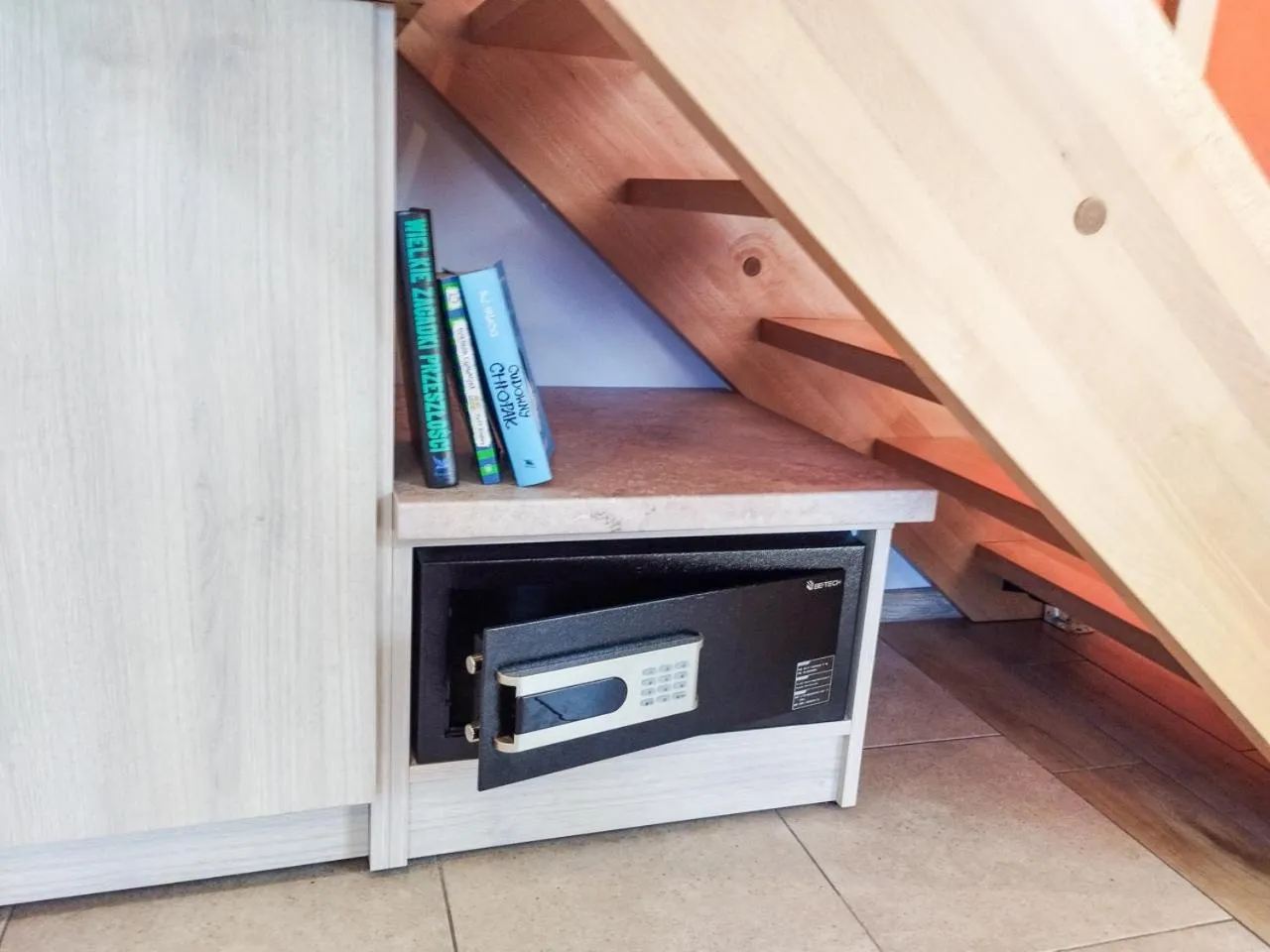 safe in Willa STRITZKI