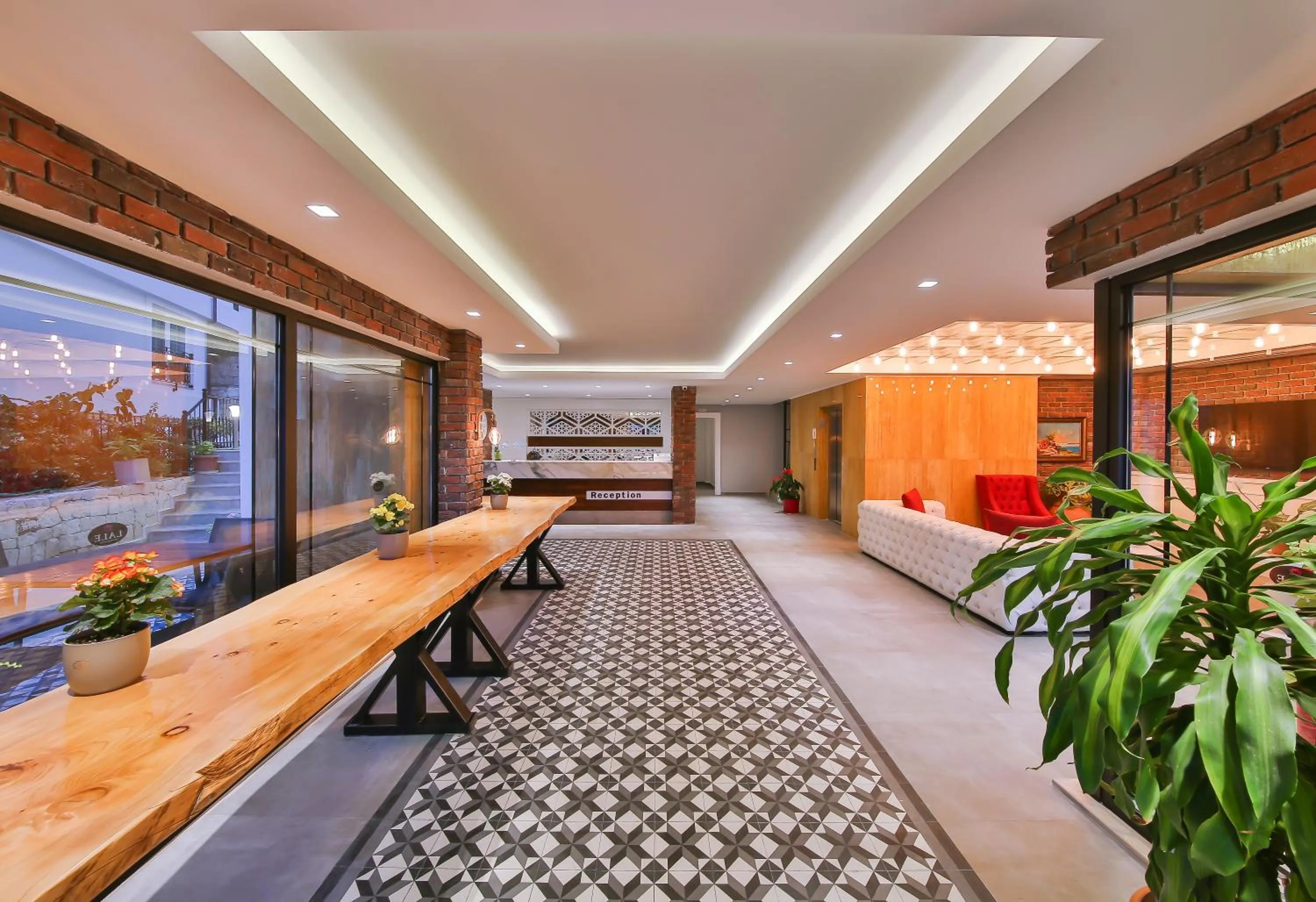 Facade/entrance in Lale Hotel