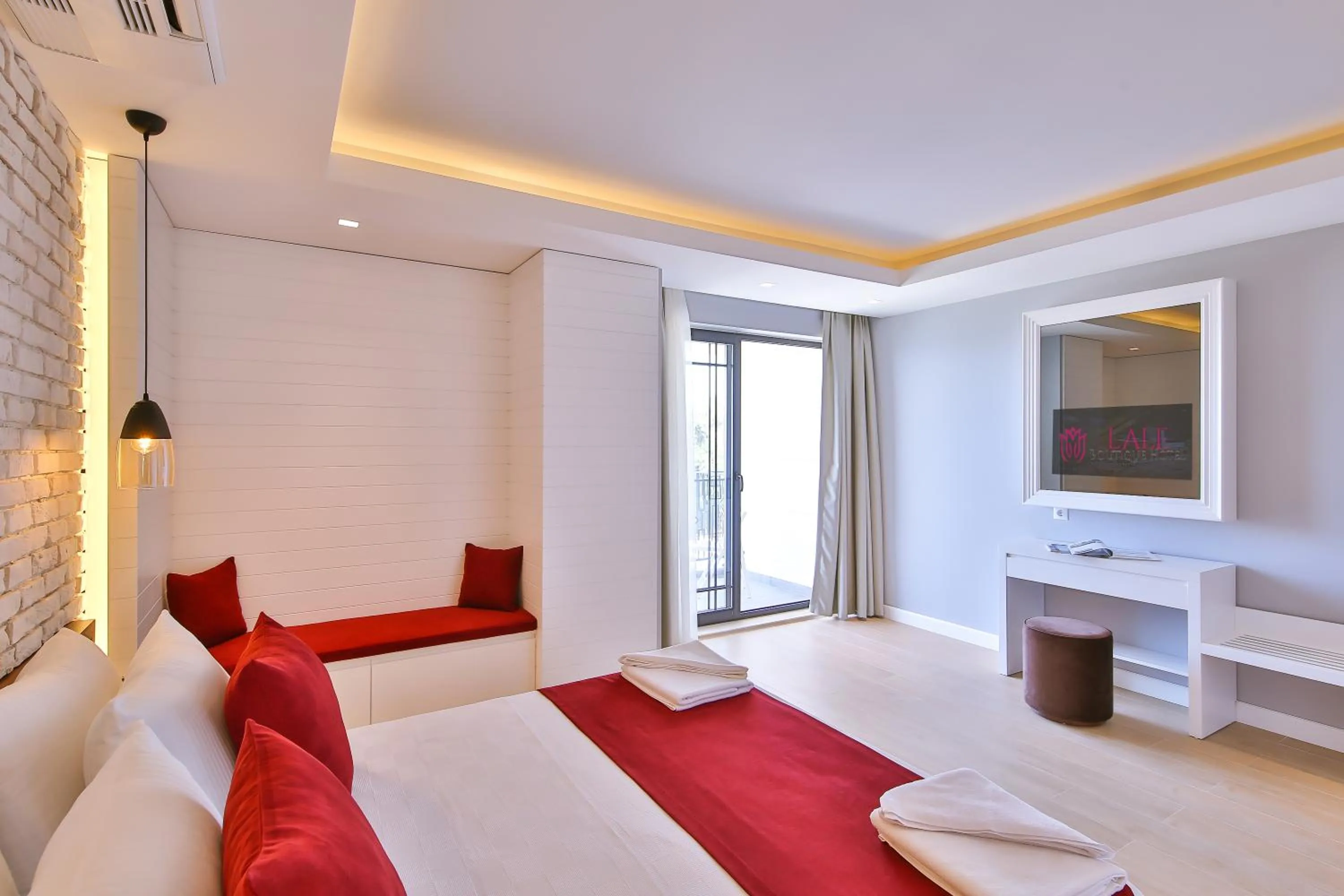 Restaurant/places to eat in Lale Hotel