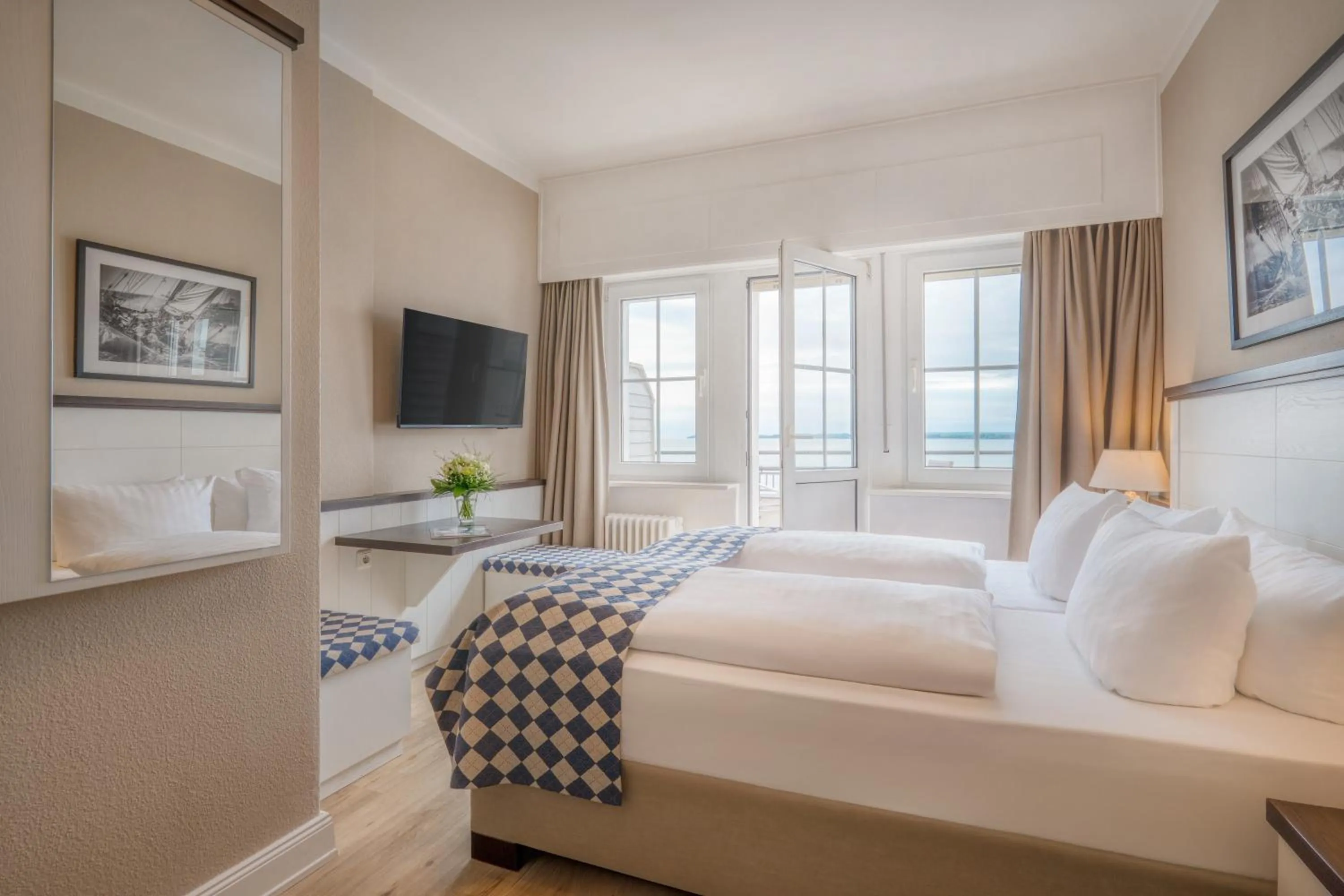 Bed in Hotel Strandschlösschen