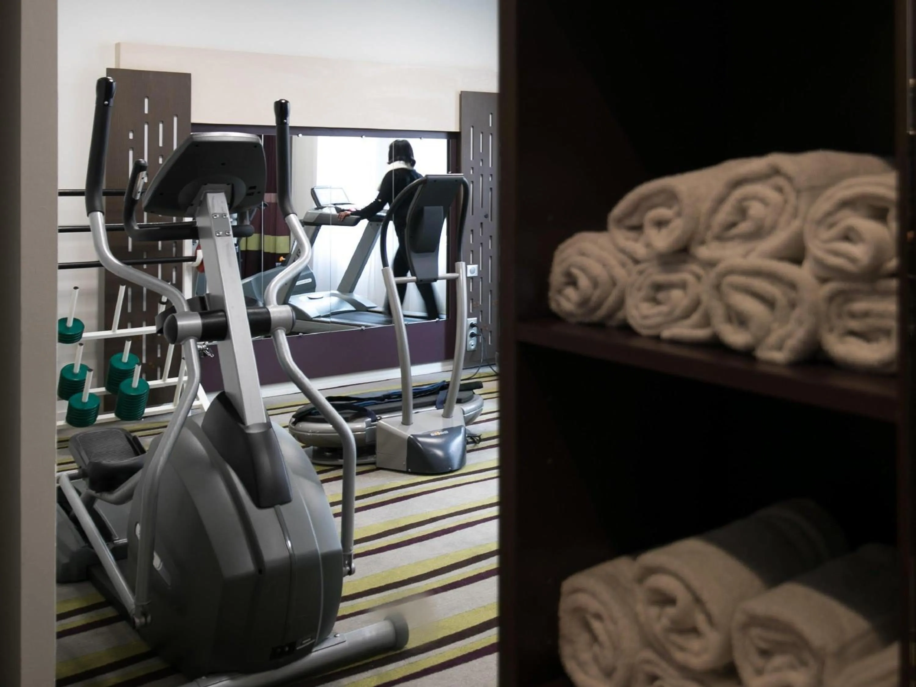 Fitness centre/facilities in Mercure Chartres Centre Cathedrale