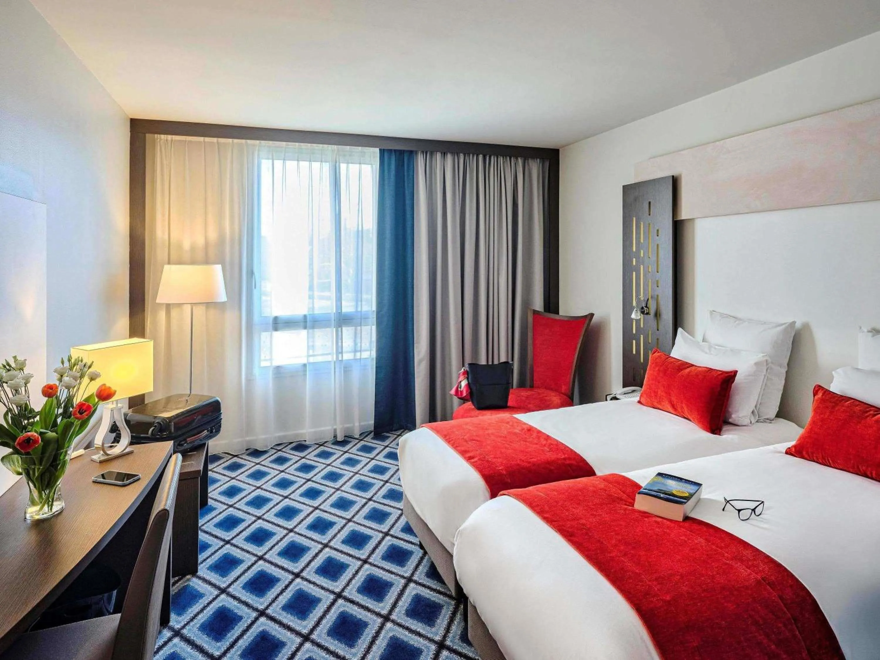 Bedroom, Bed in Mercure Chartres Centre Cathedrale