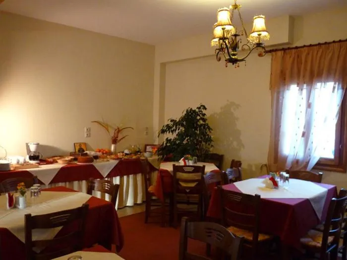 Restaurant/places to eat in Hotel Ilianna