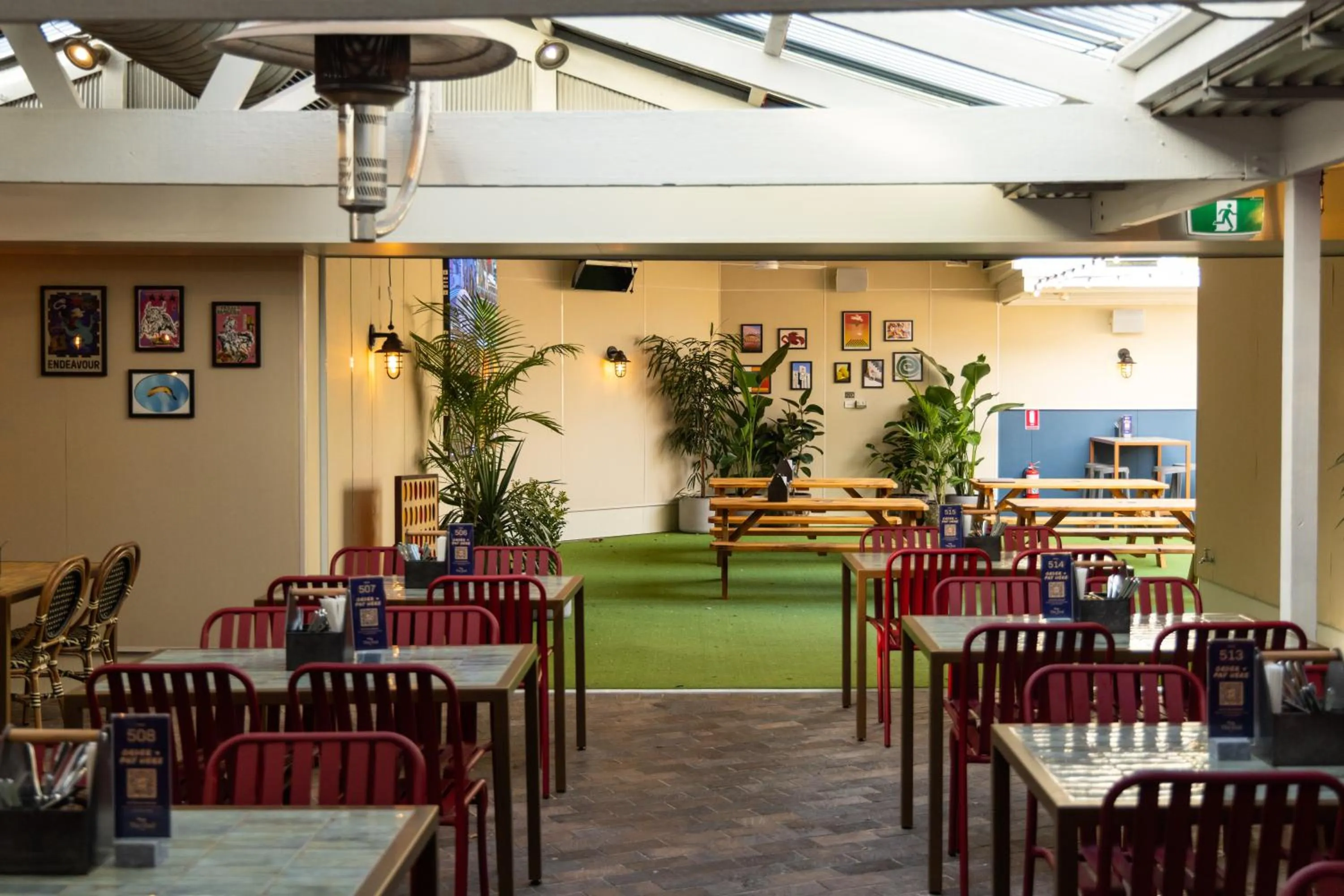 Restaurant/places to eat in The Mile End Hotel