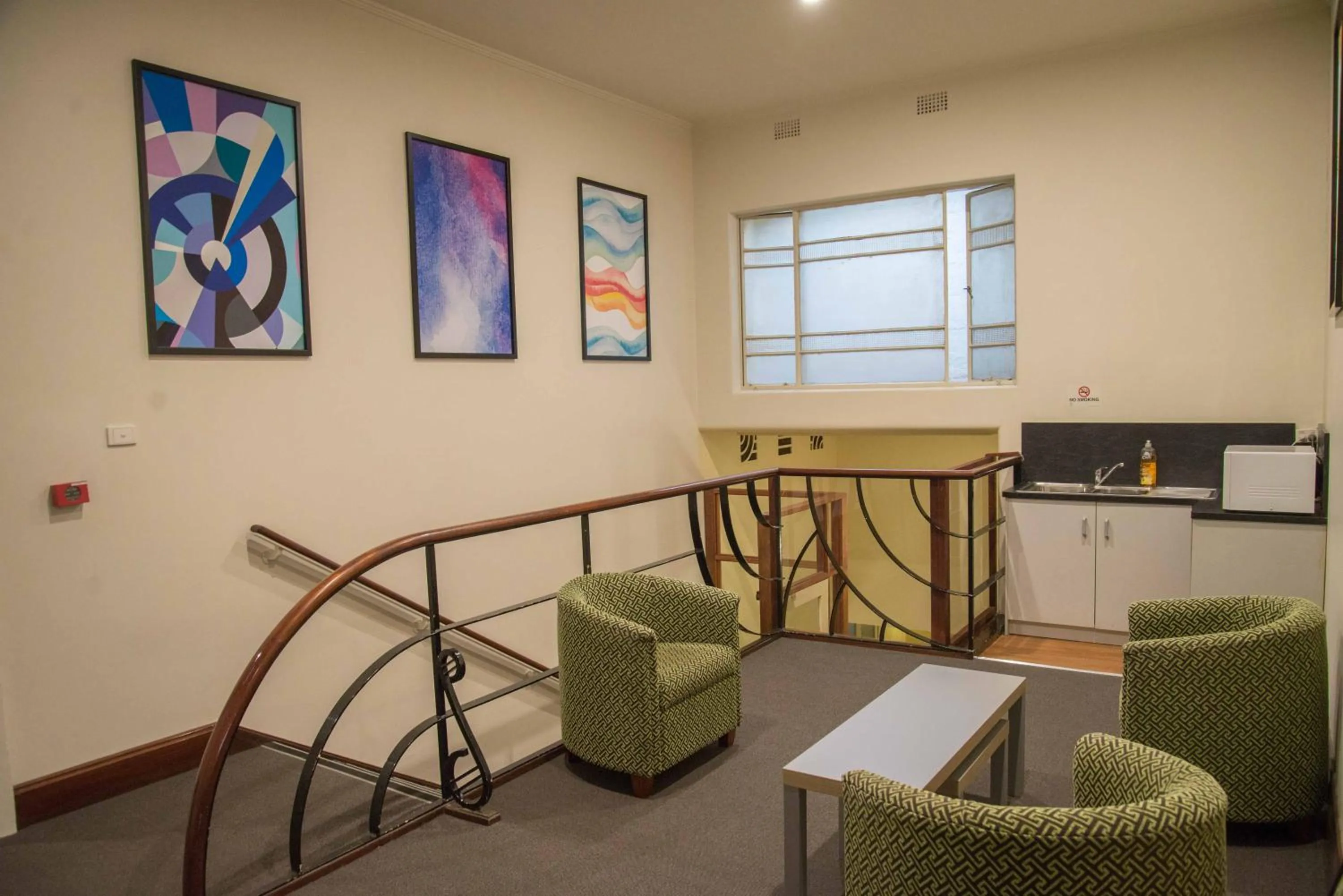 Communal lounge/ TV room in The Mile End Hotel