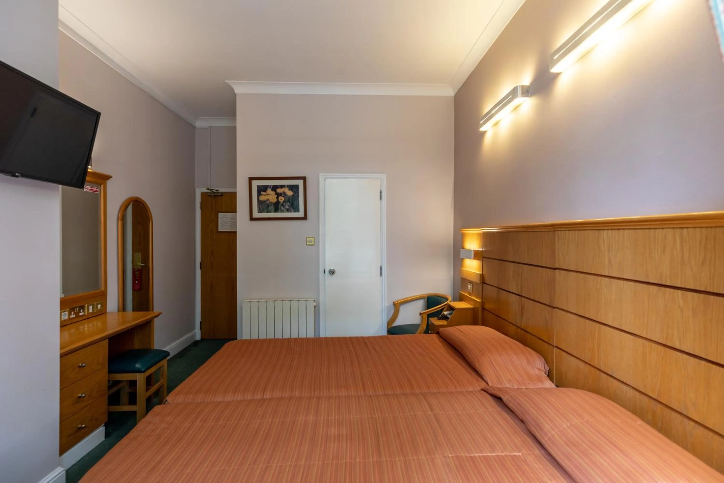 Bed in The Nayland Hotel