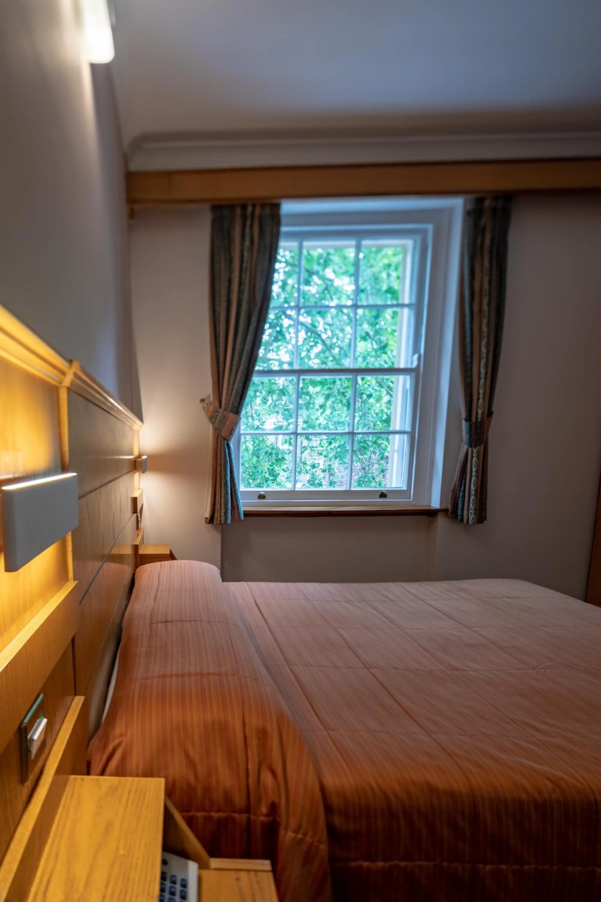 Bed in The Nayland Hotel