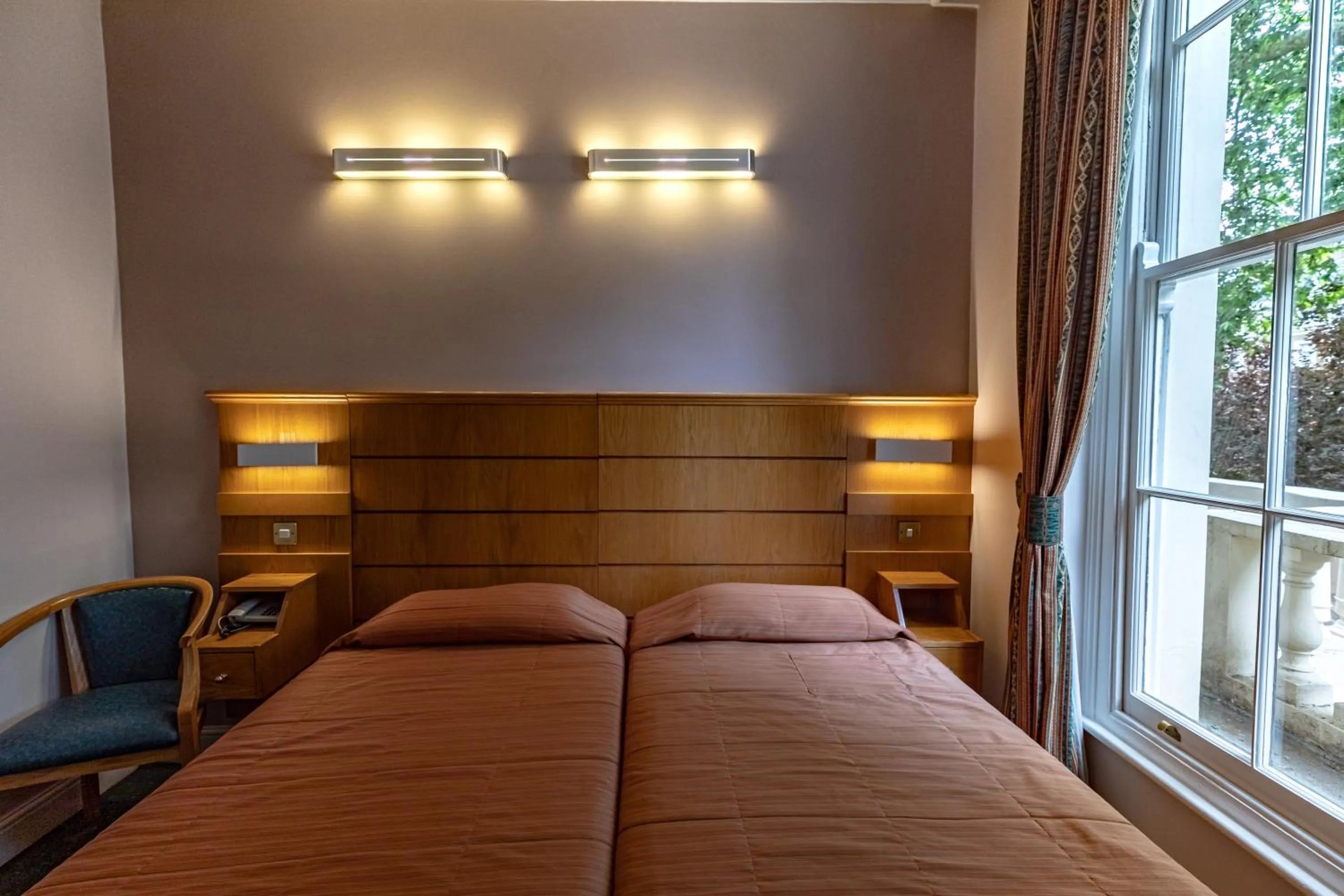 Bed in The Nayland Hotel