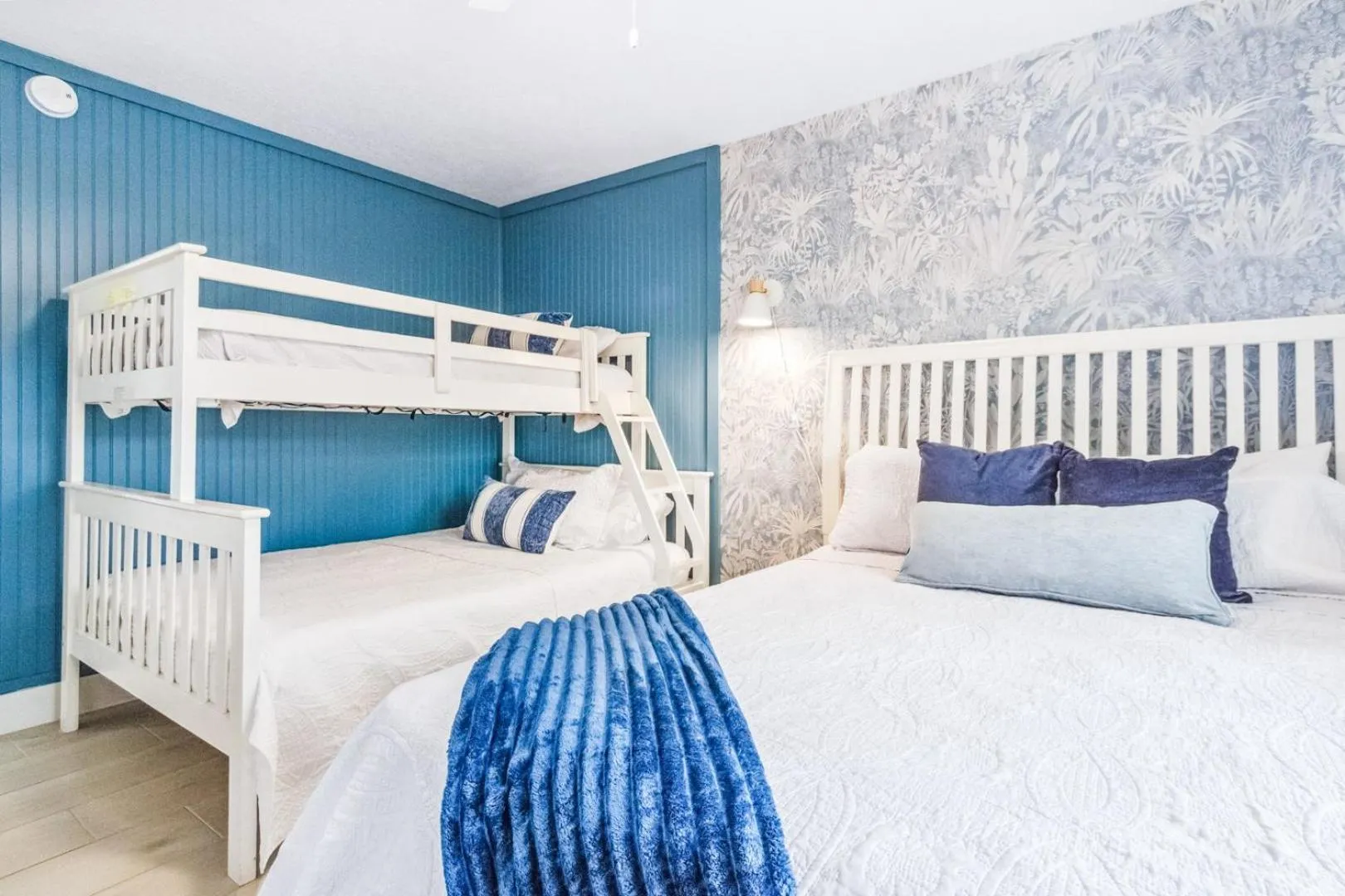 Other, Bed in Sandcastles 103