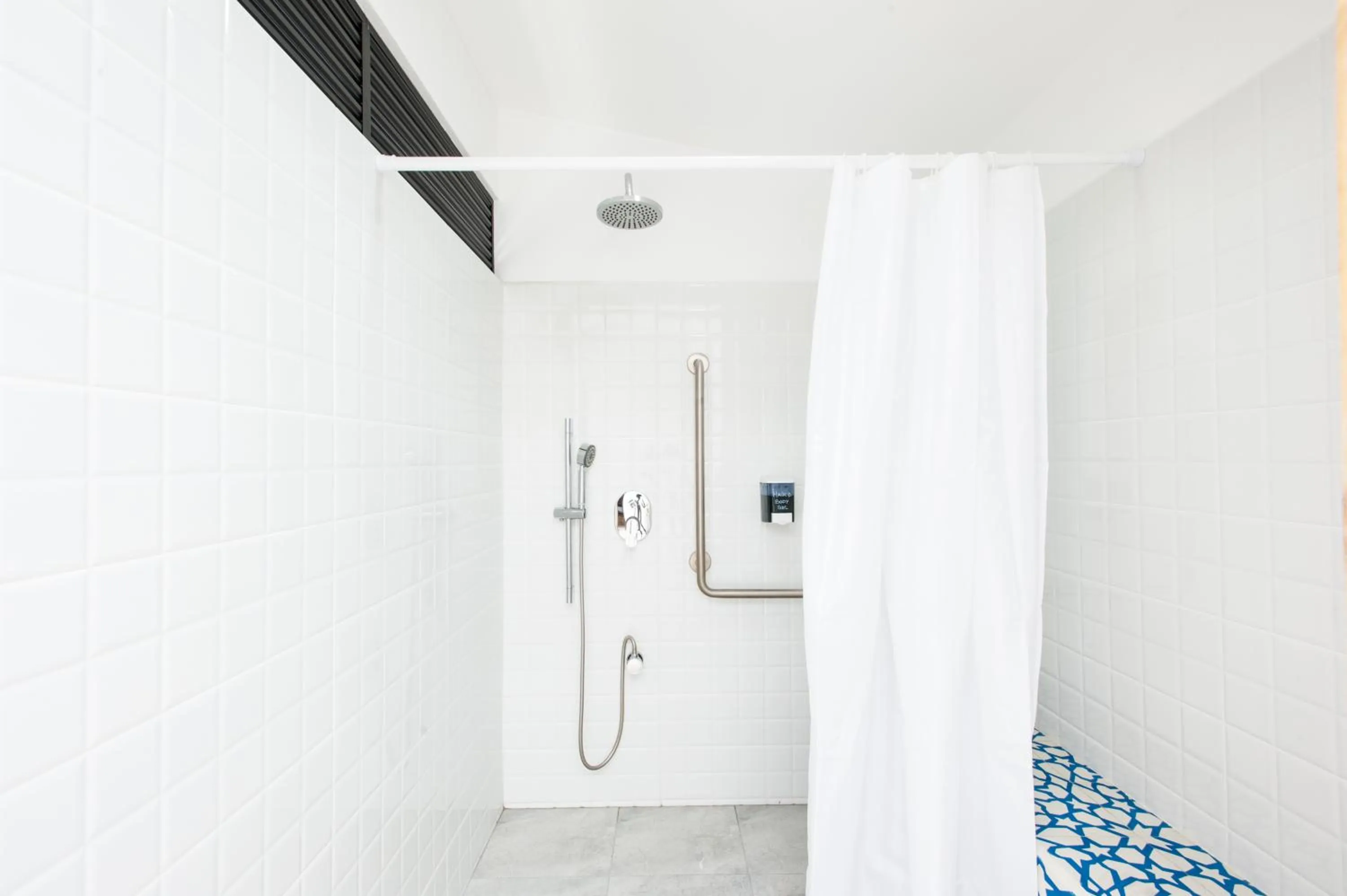 Shower in Capital Hostel de Ciudad