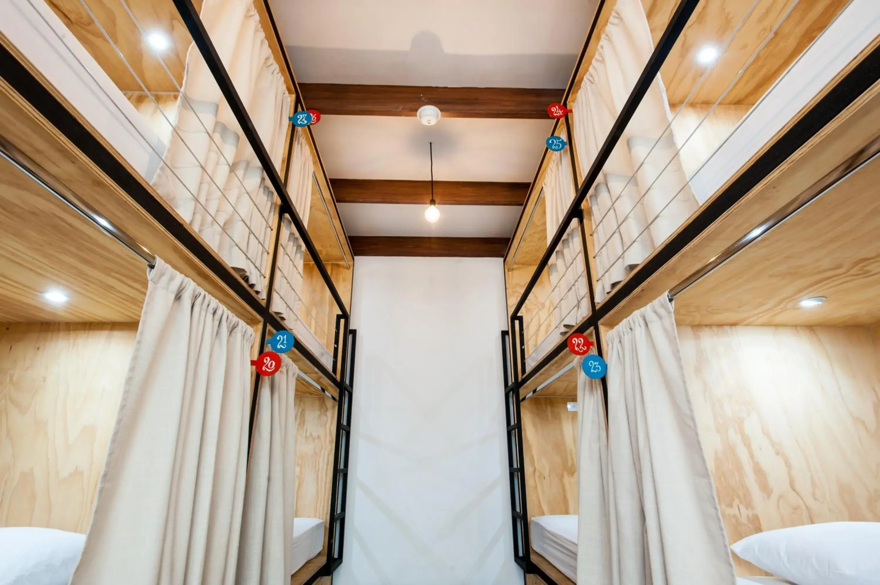 Bed in 8-Bed Dormitory Room in Capital Hostel de Ciudad Bed in 8-Bed Dormitory Room in Capital Hostel de Ciudad