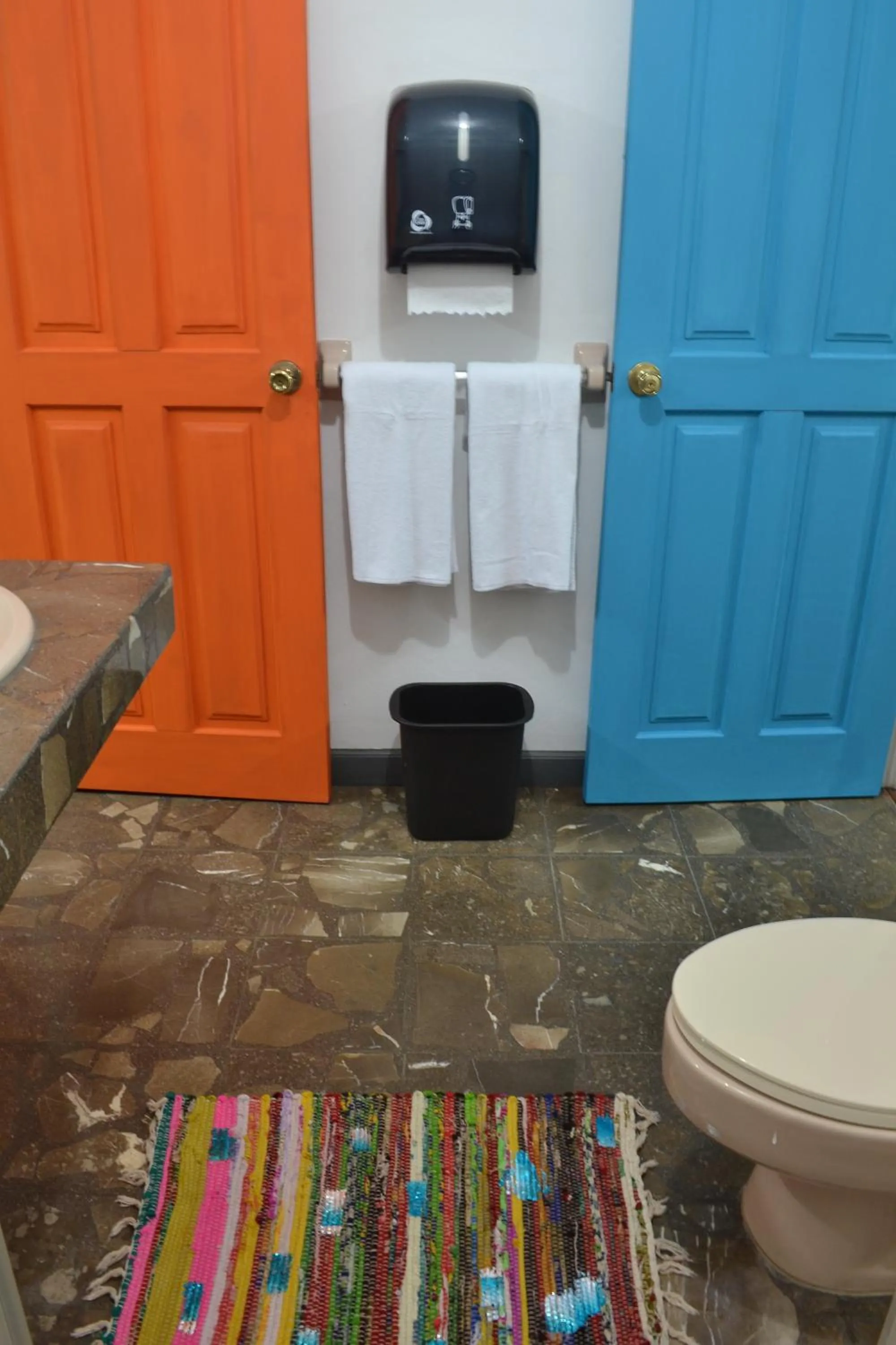 Toilet in Capital Hostel de Ciudad