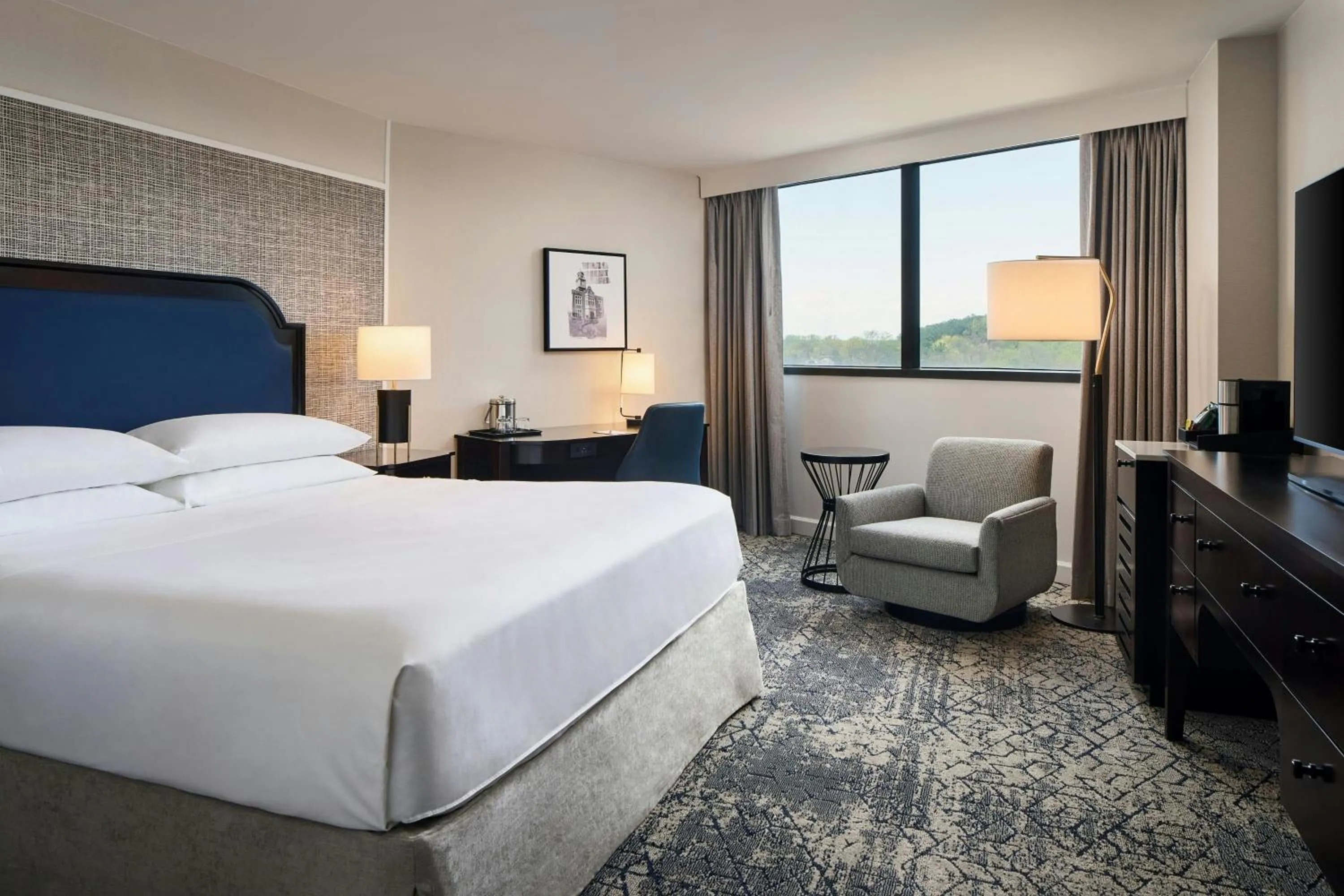 Bedroom, Bed in Sheraton Baltimore North