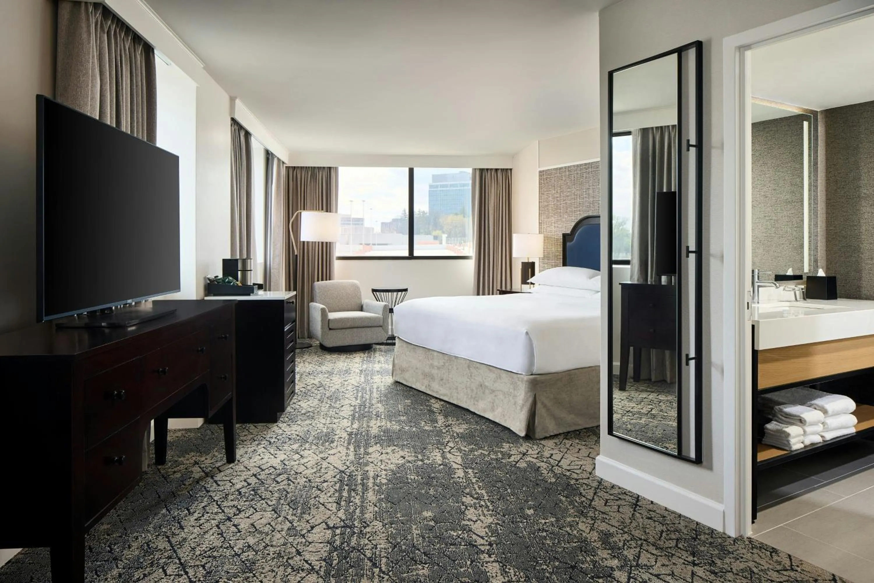 Bedroom, Bed in Sheraton Baltimore North