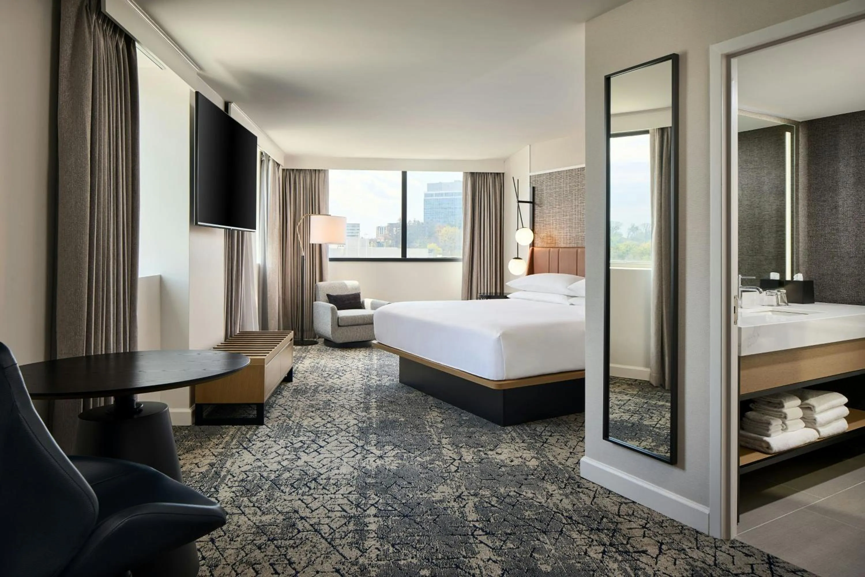 Bedroom, Bed in Sheraton Baltimore North