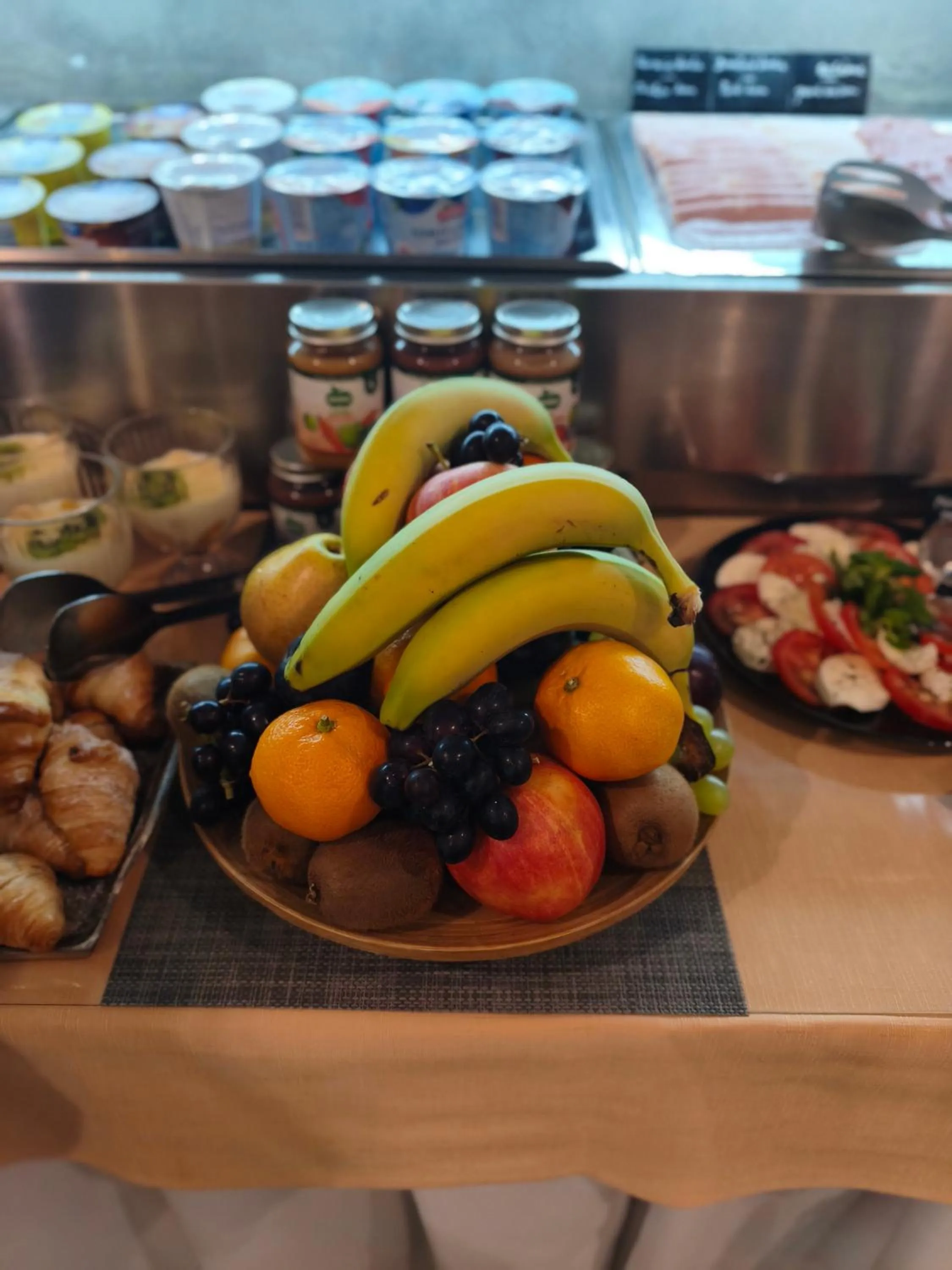 Breakfast in Felicity Garni Hotel