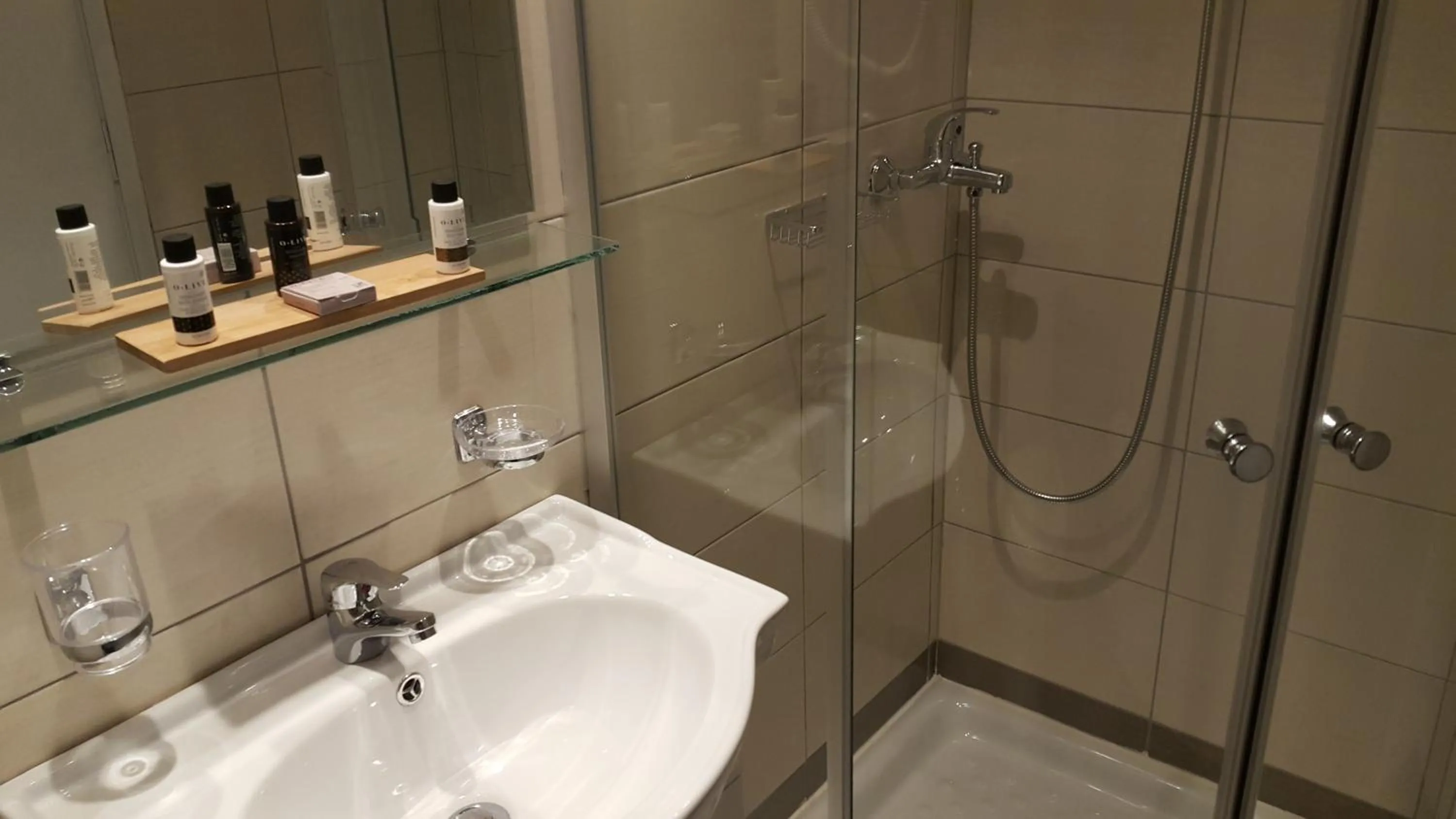 Bathroom in Cosmopolitan Hotel