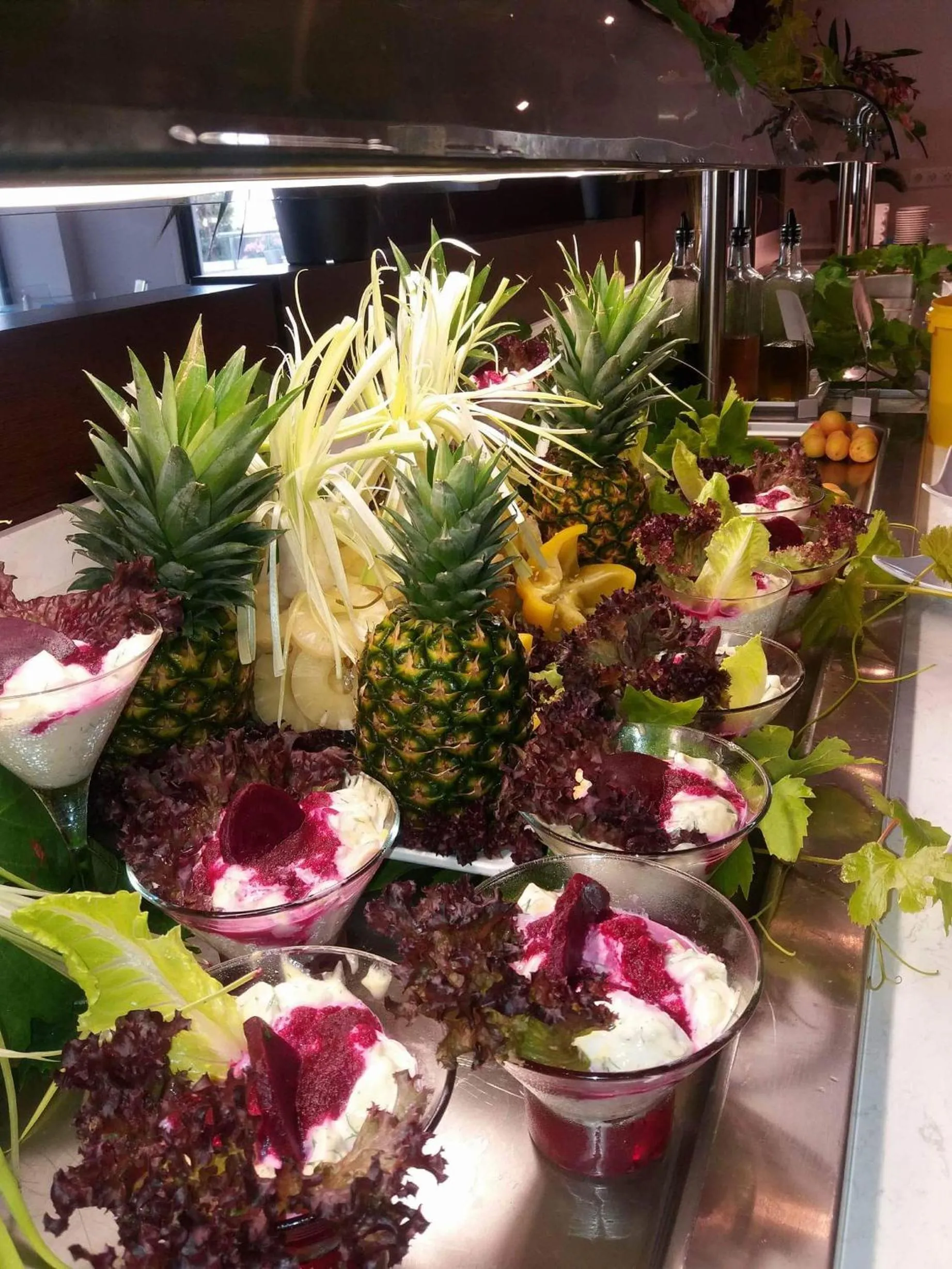 Food and drinks in Cosmopolitan Hotel