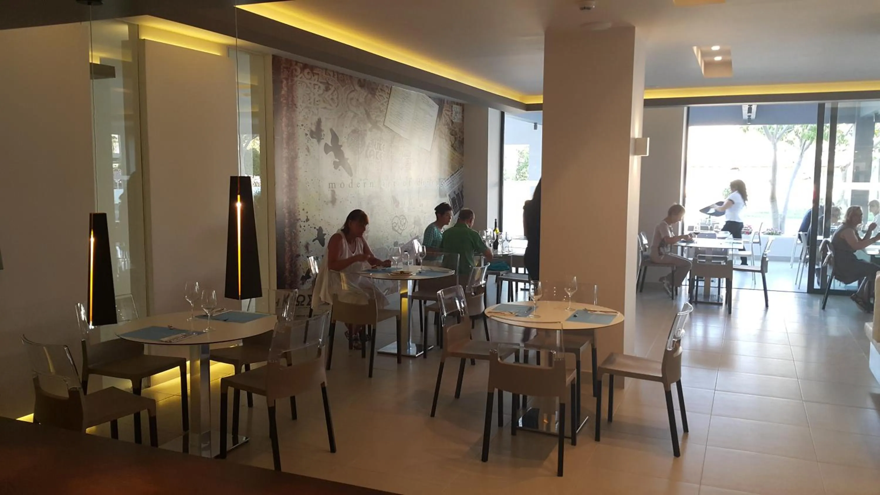 Breakfast in Cosmopolitan Hotel