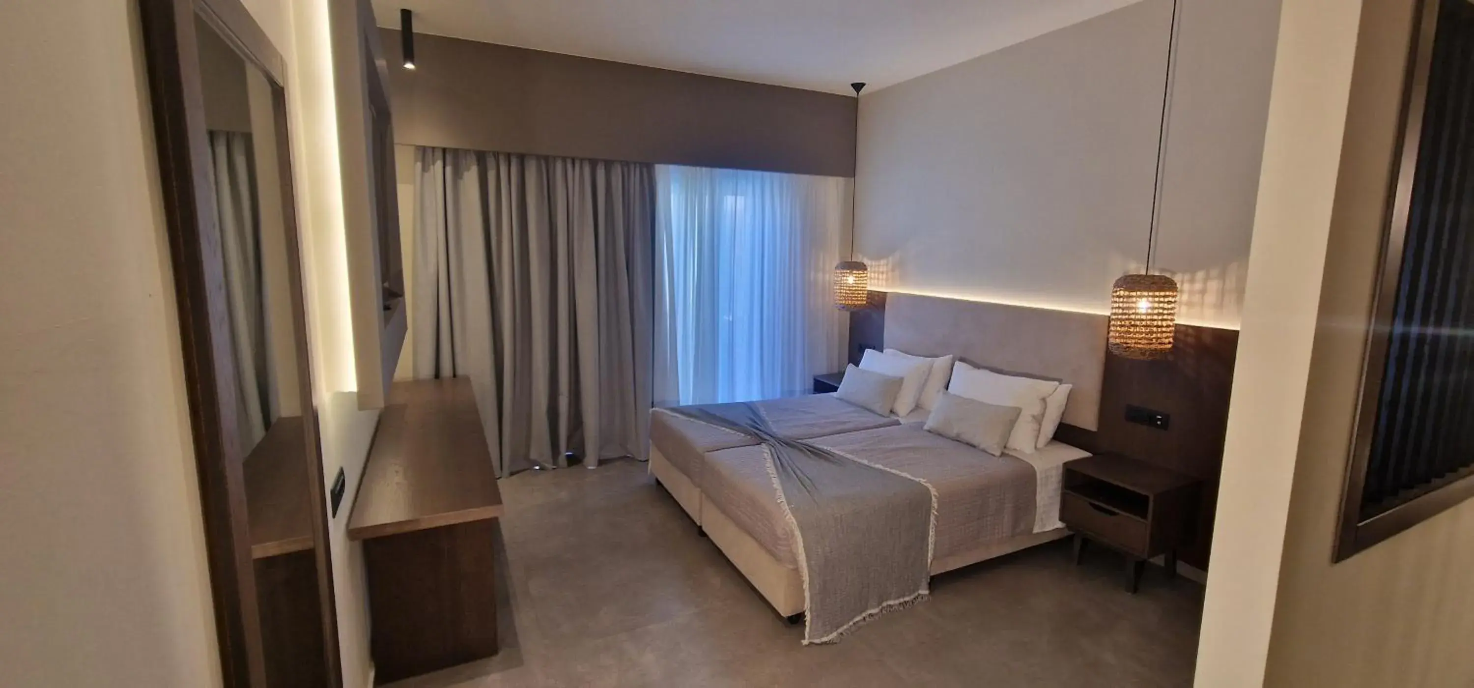 Deluxe Twin Room in Cosmopolitan Hotel Deluxe Twin Room in Cosmopolitan Hotel