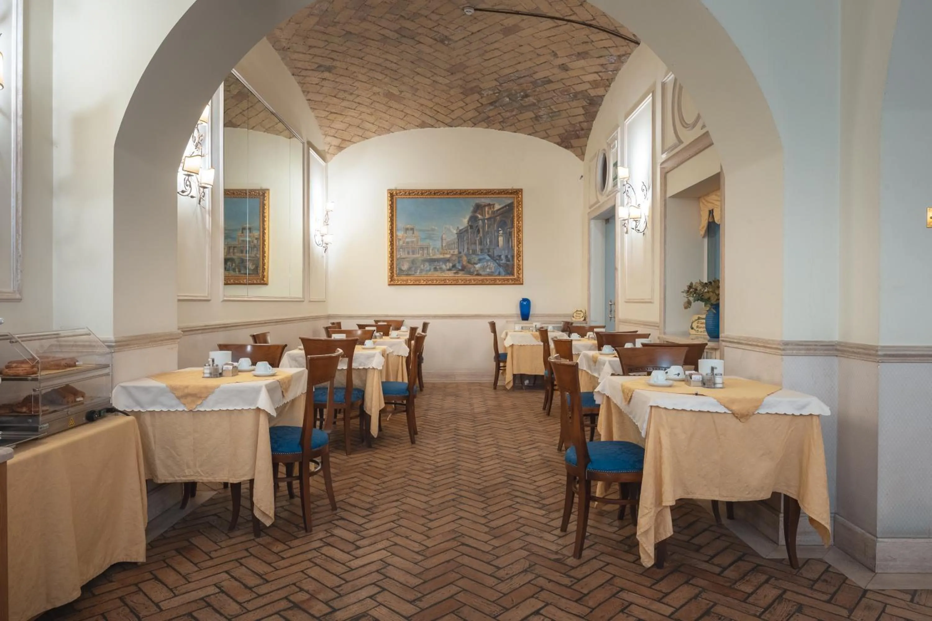 Restaurant/places to eat in Hotel Flavia