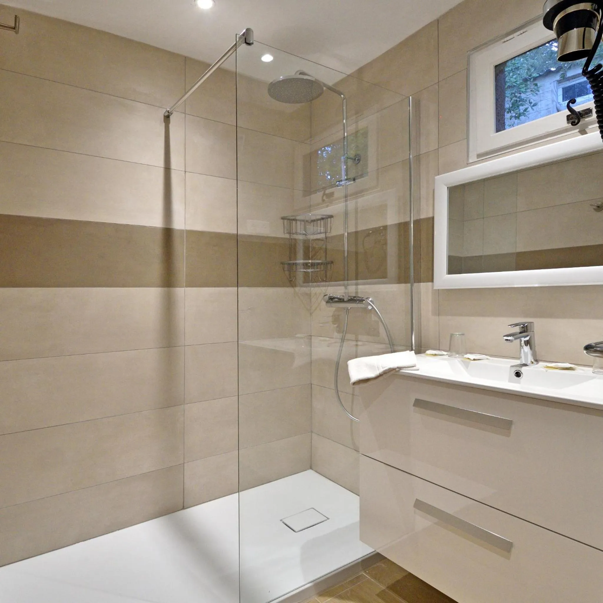 Shower in Bungalows Du Maquis