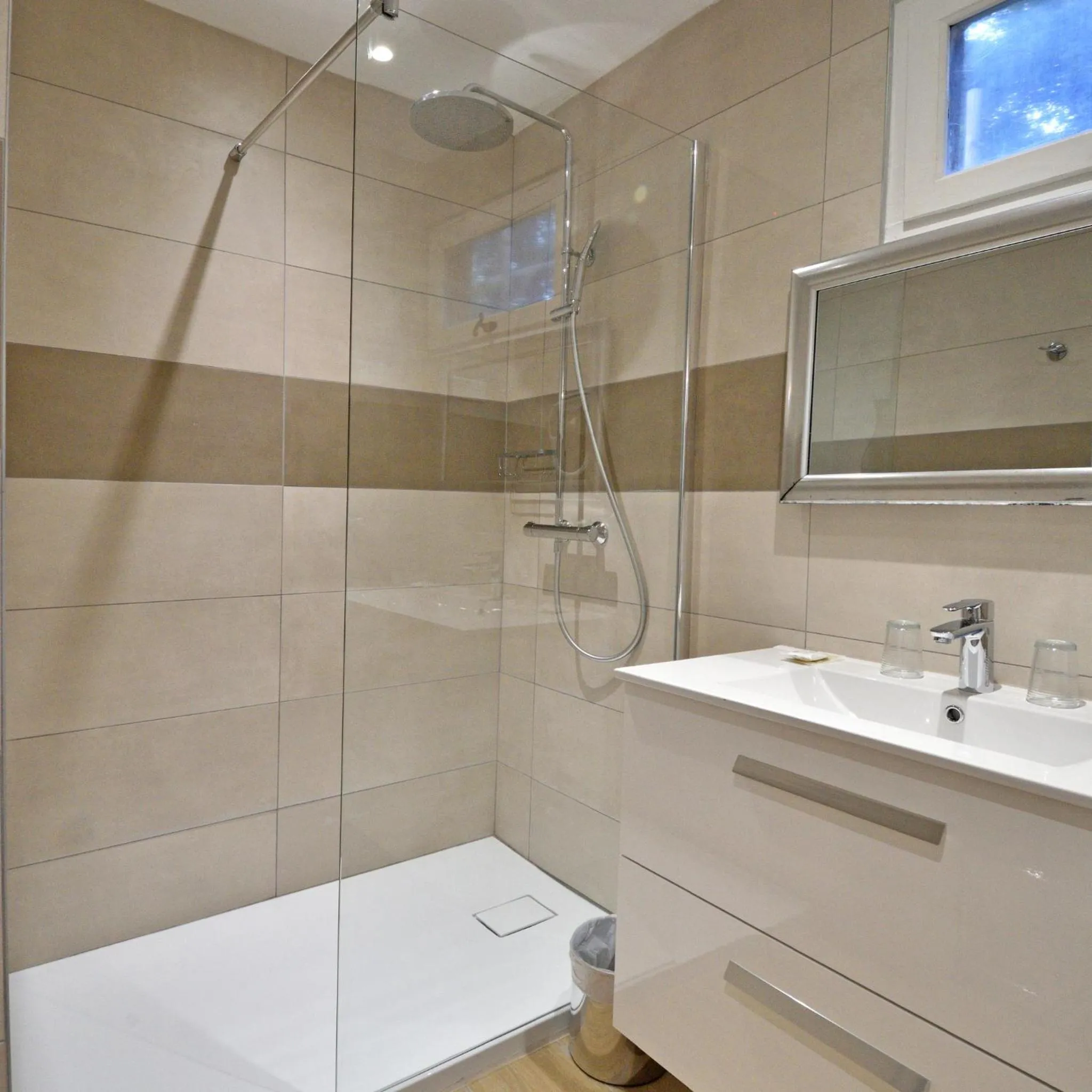 Shower in Bungalows Du Maquis