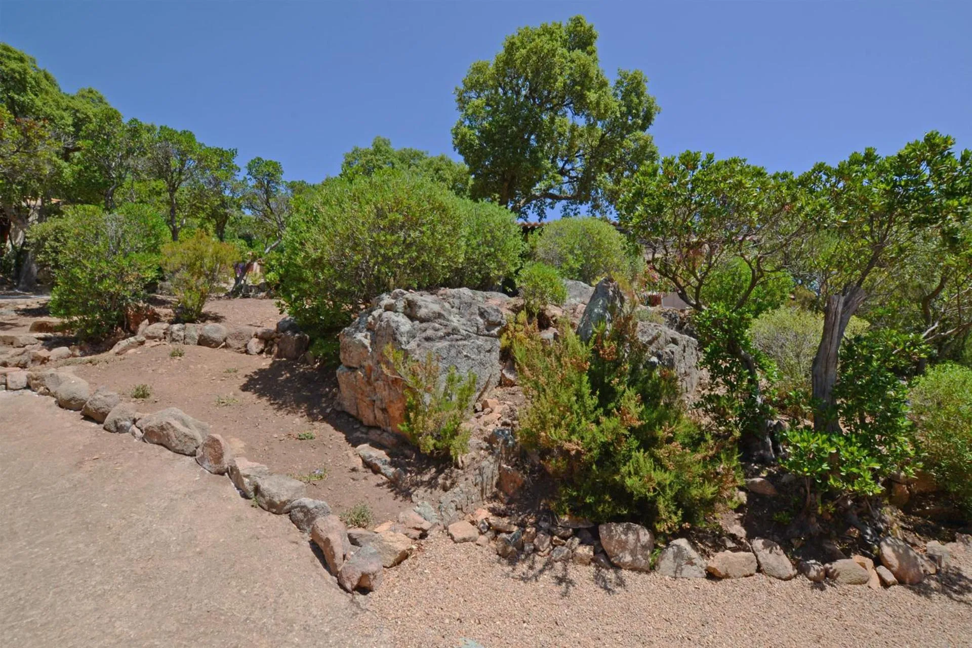 Garden in Bungalows Du Maquis