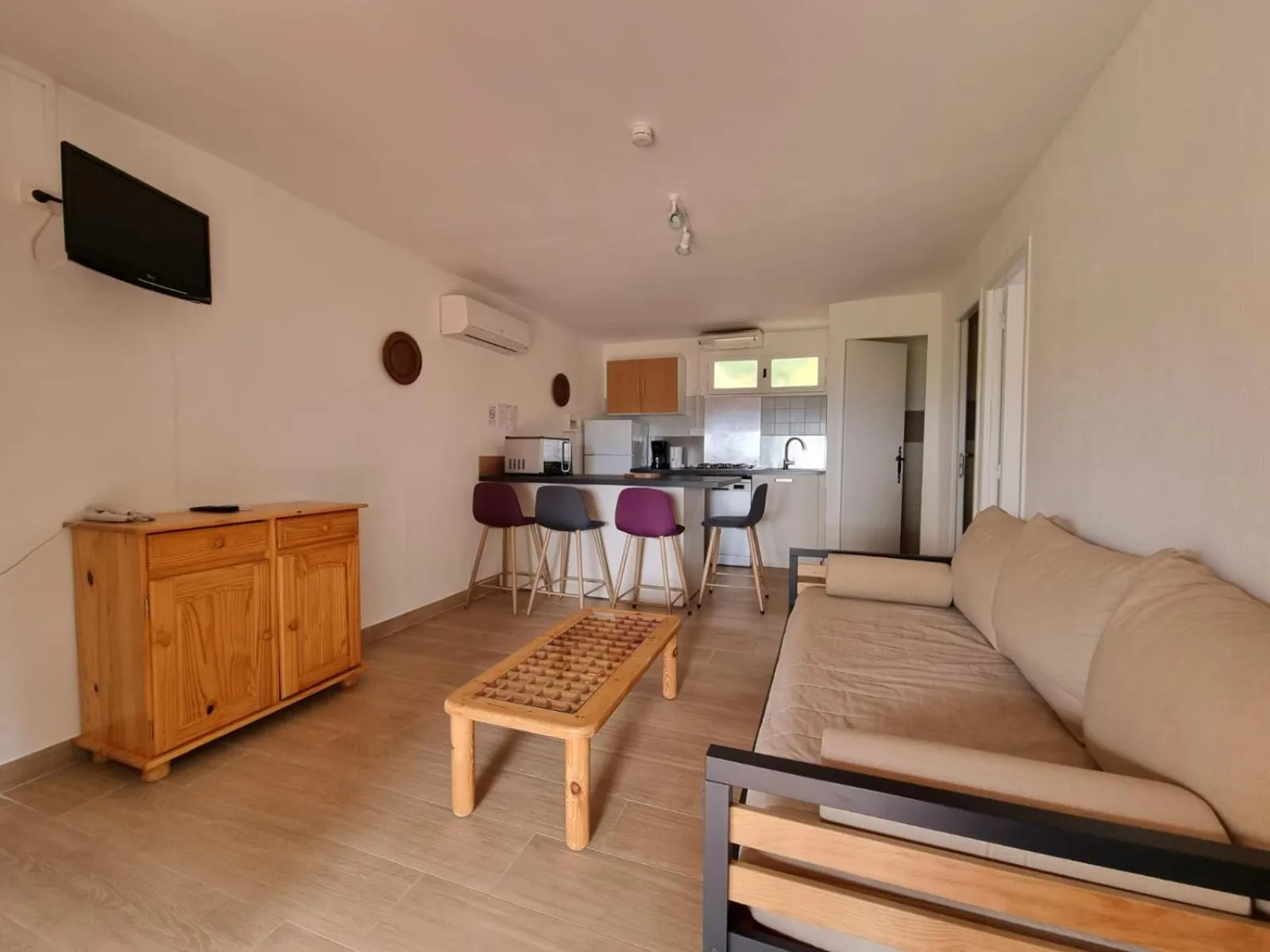 TV and multimedia in Bungalows Du Maquis