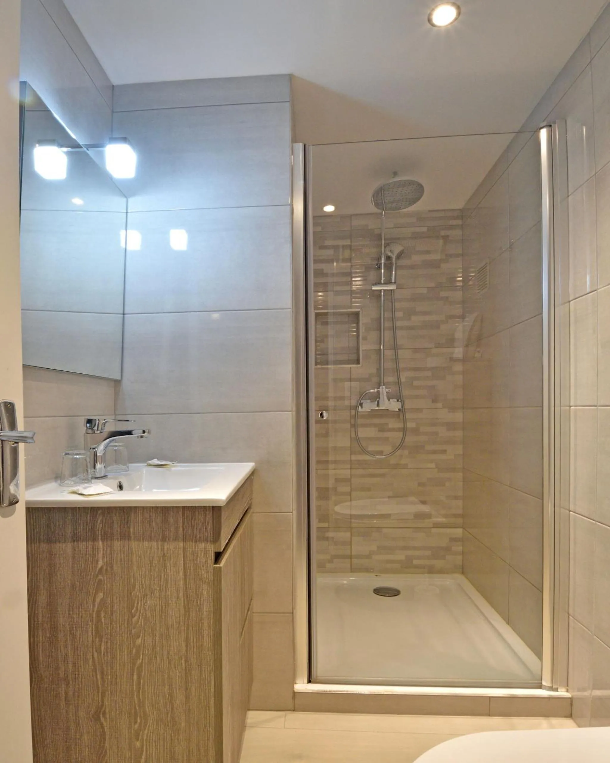 Shower in Bungalows Du Maquis