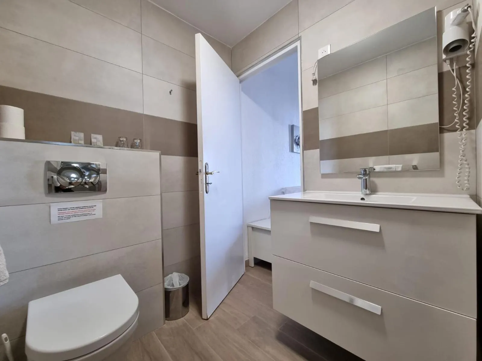 Shower in Bungalows Du Maquis