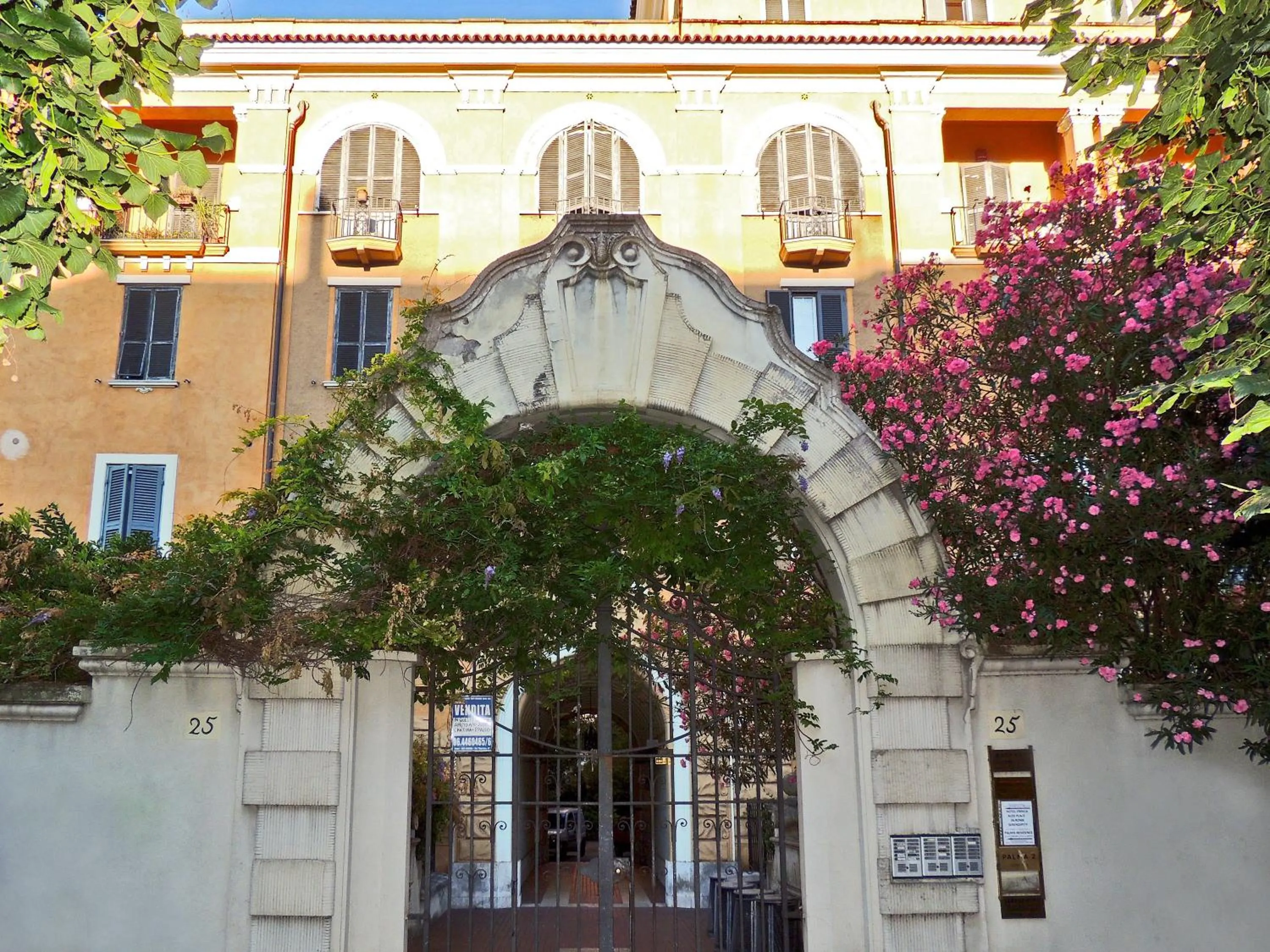 Property building in Palma Residences In Rome