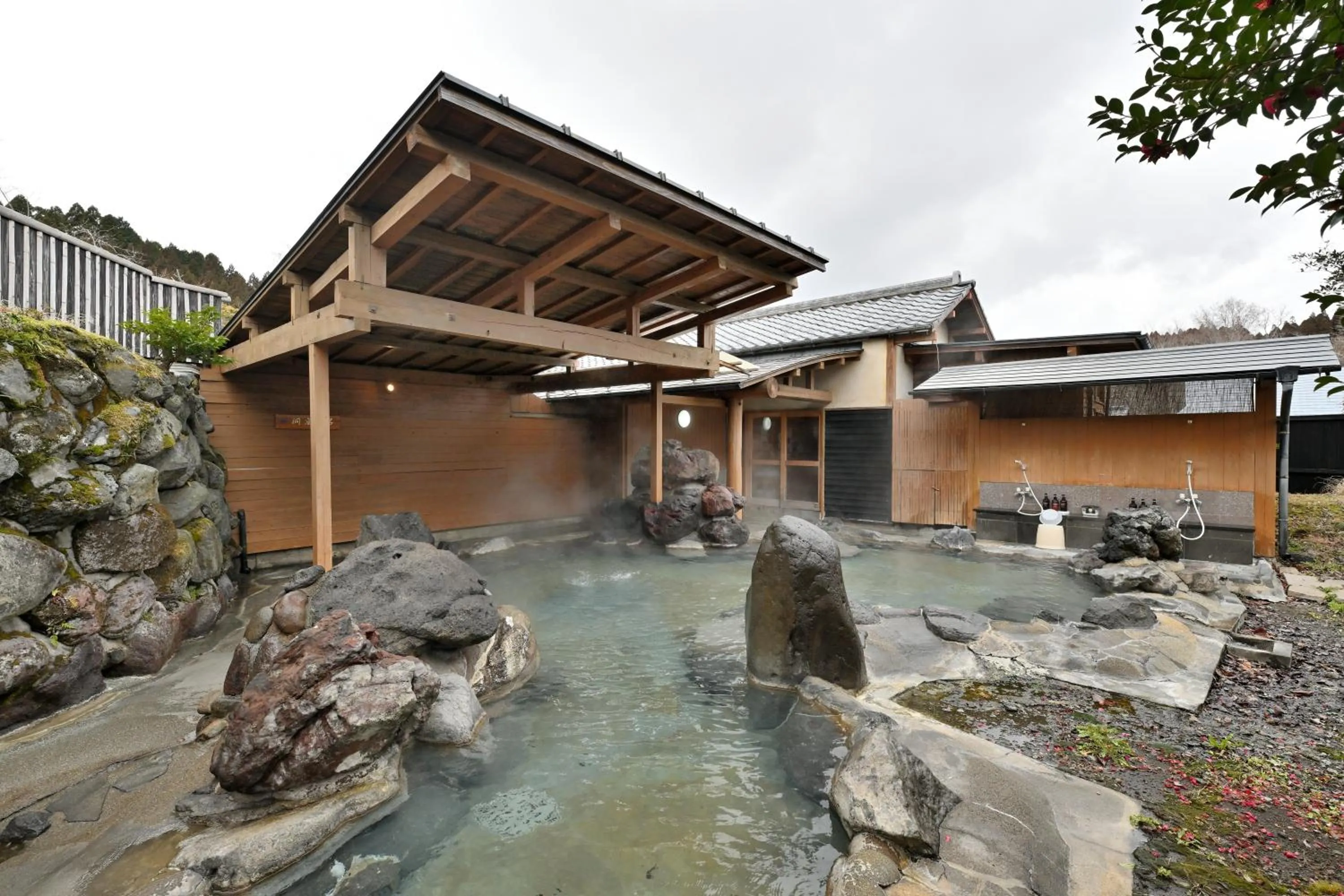 Open Air Bath in Shikinosato Hanamura