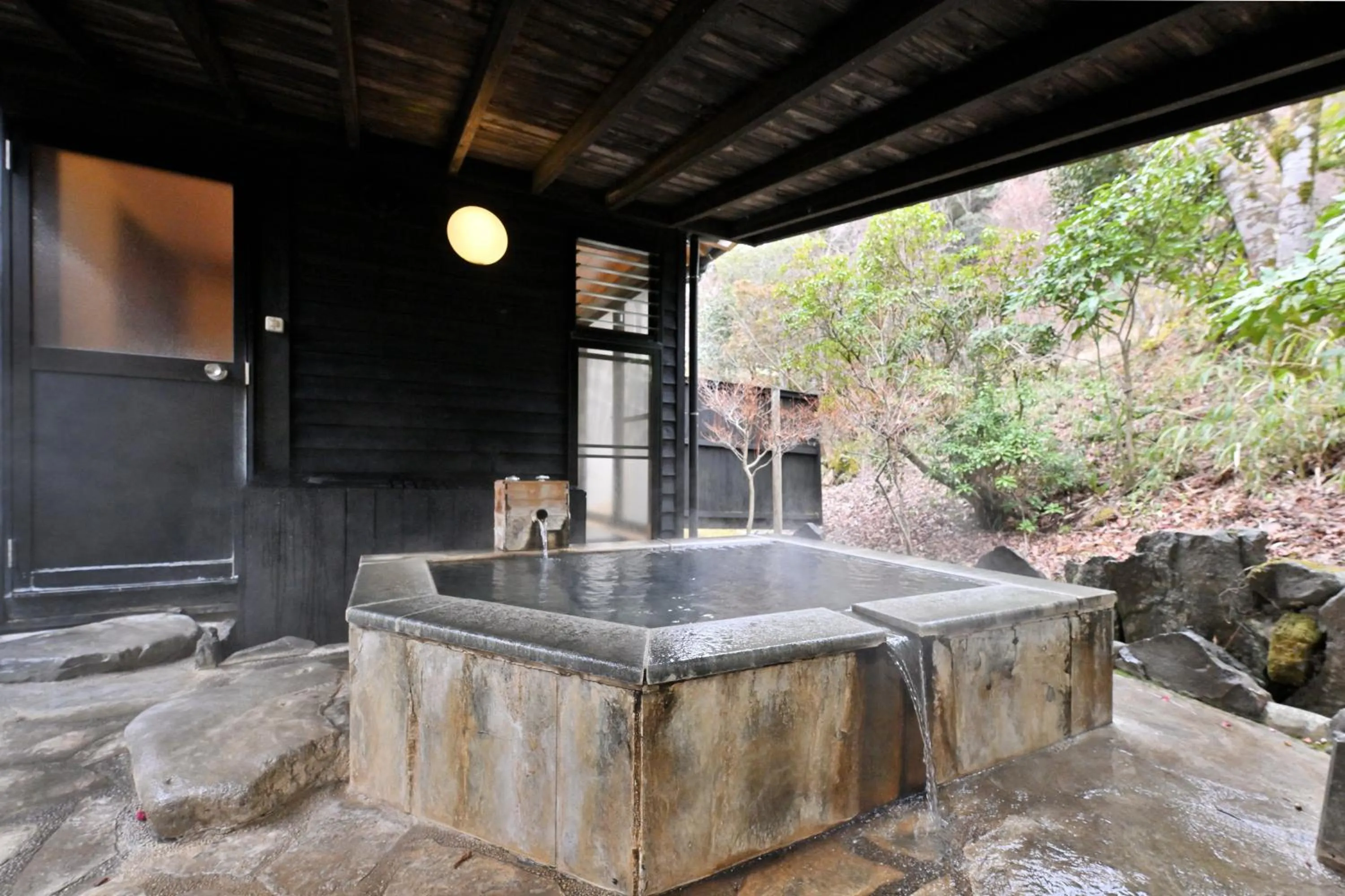 Open Air Bath in Shikinosato Hanamura