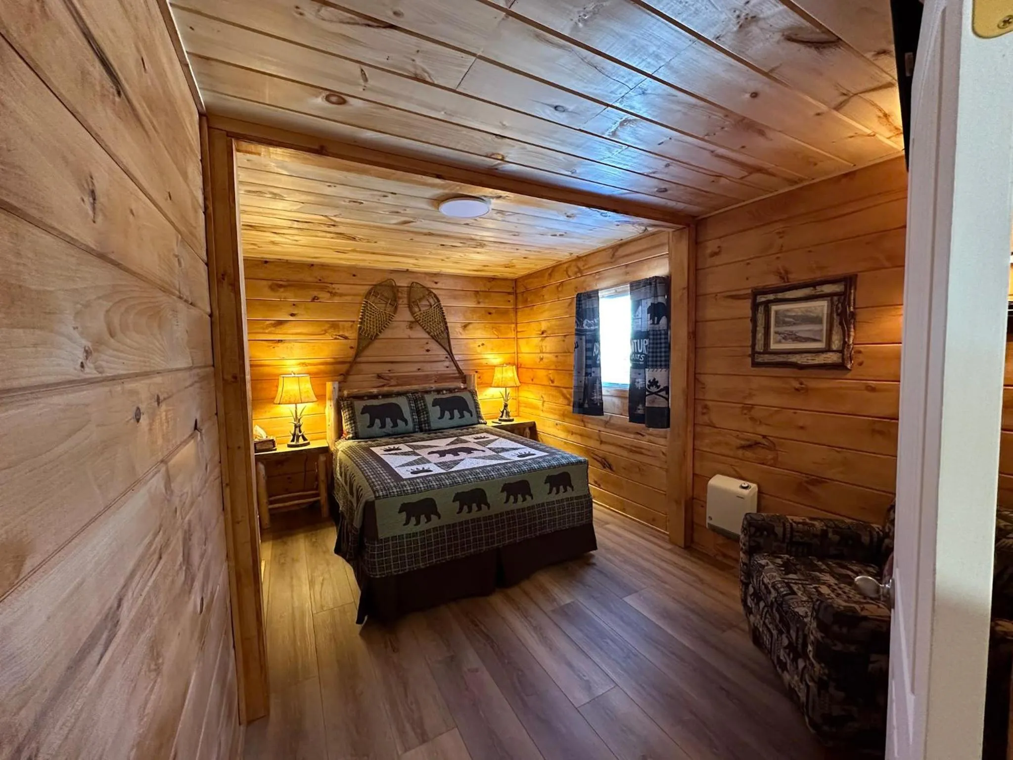 Bed in Rowe's Adirondack Cabins of Schroon Lake